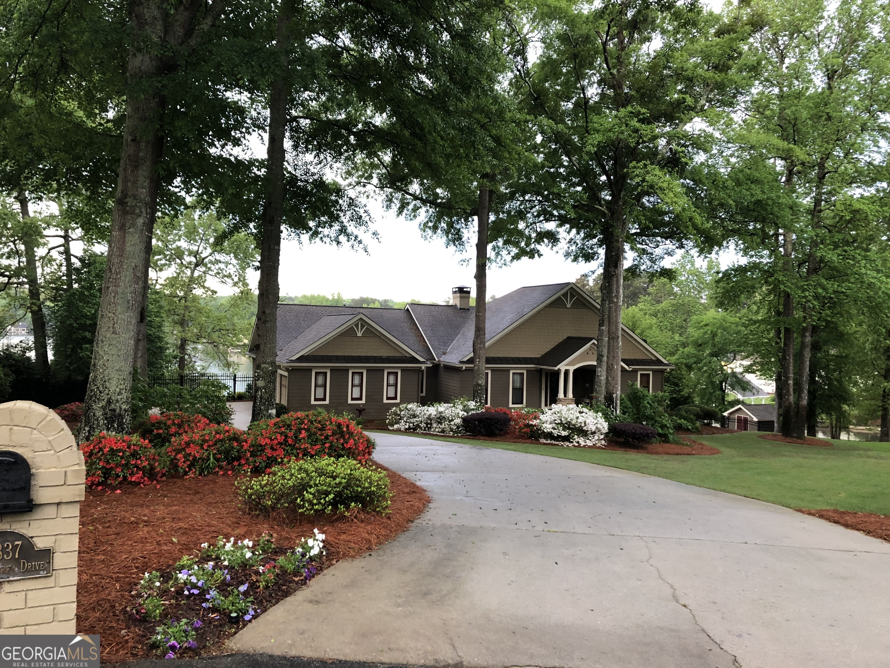 2837 Lake Park Drive