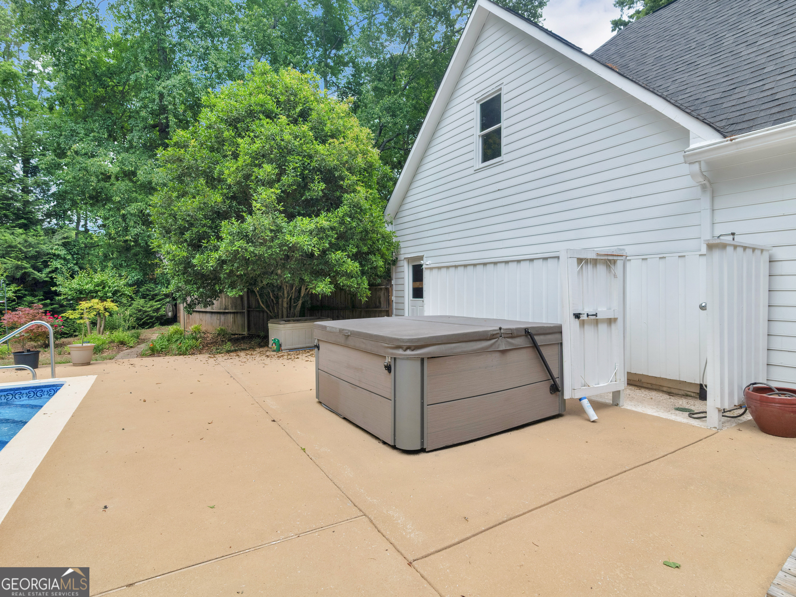 8601 N Shore Drive