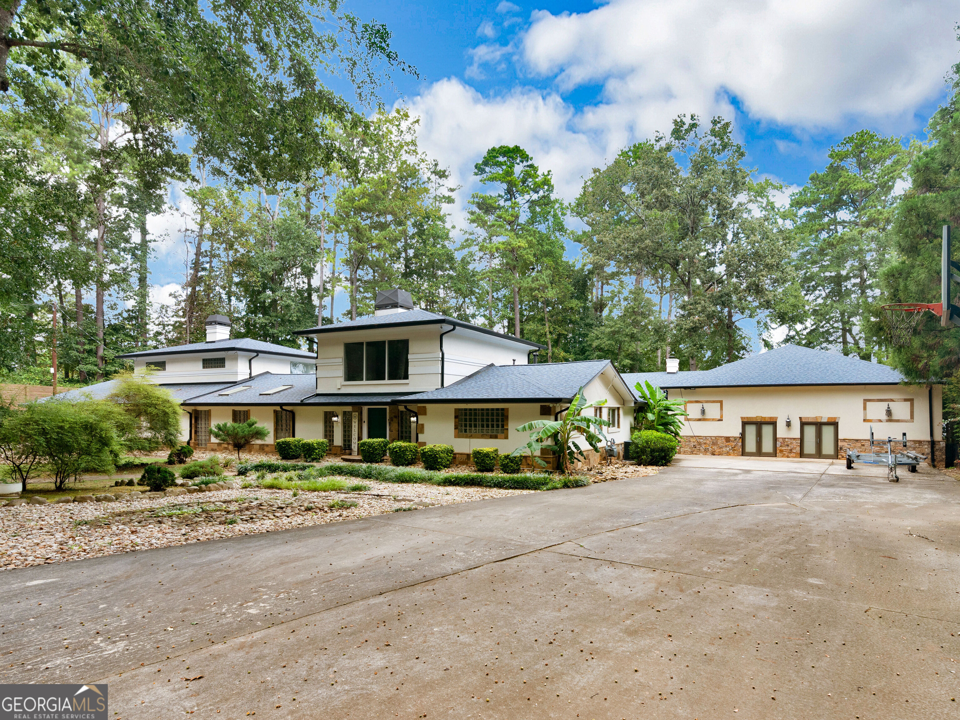 2440 Emerald Drive