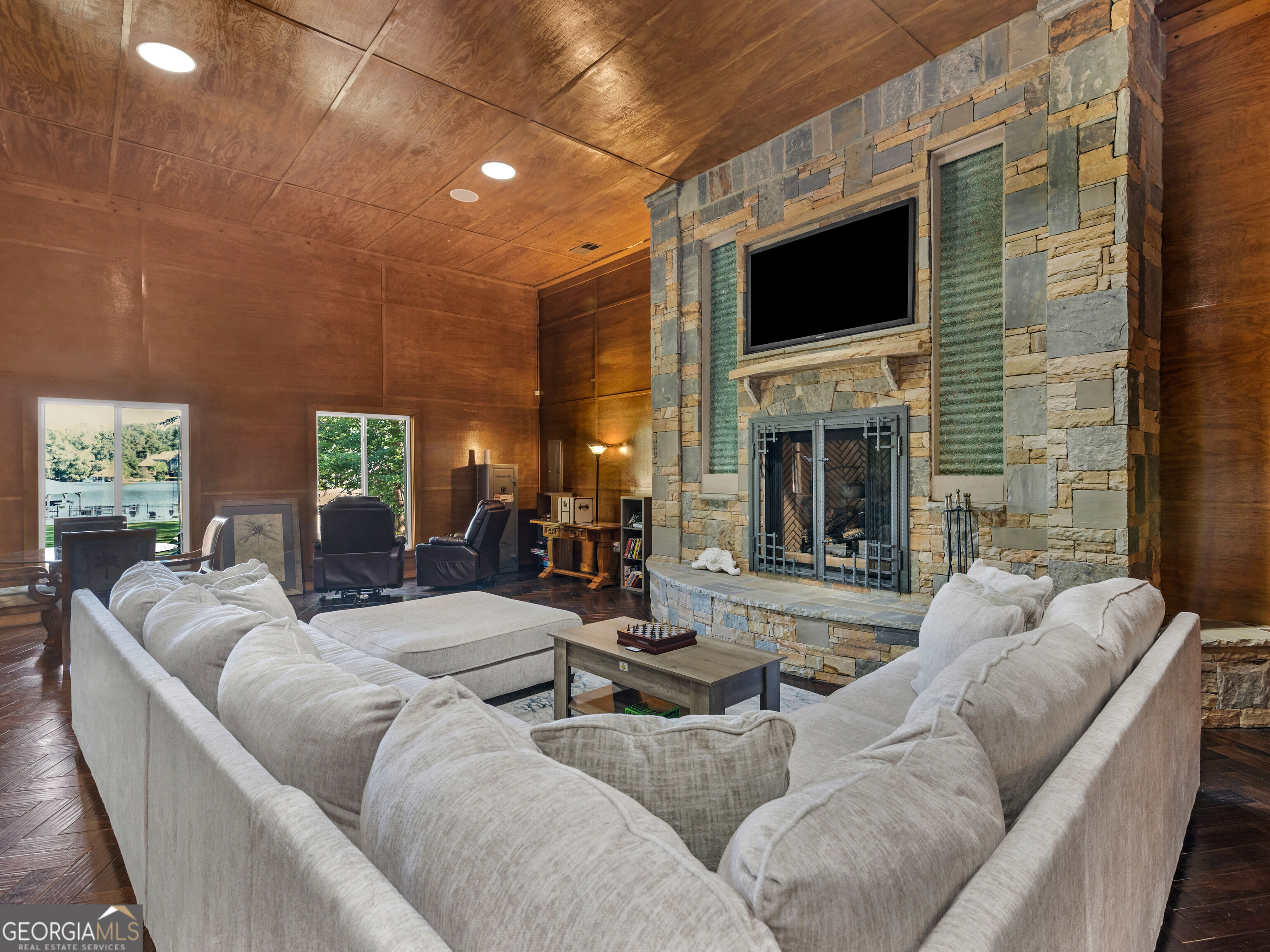 2440 Emerald Drive