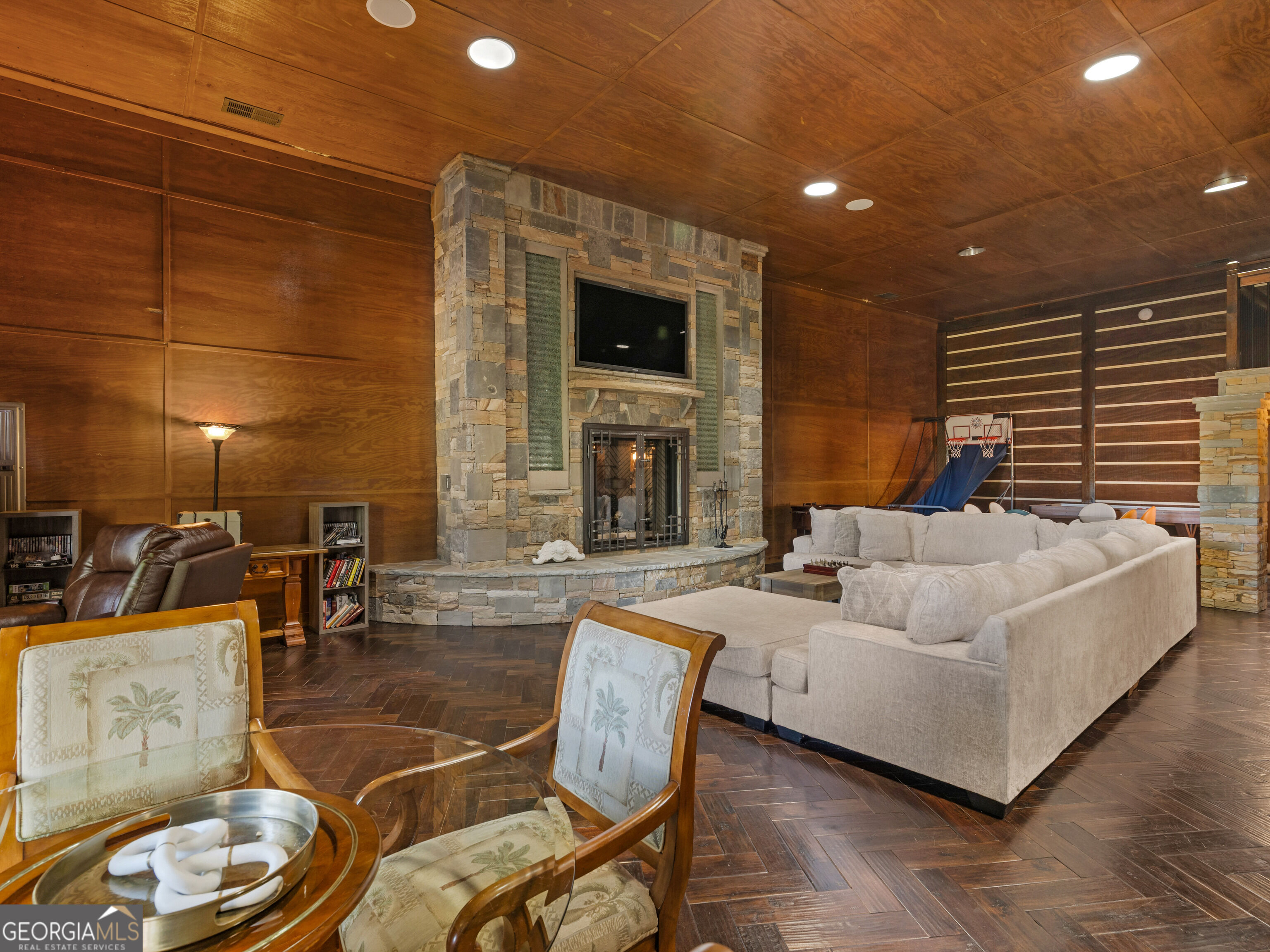 2440 Emerald Drive