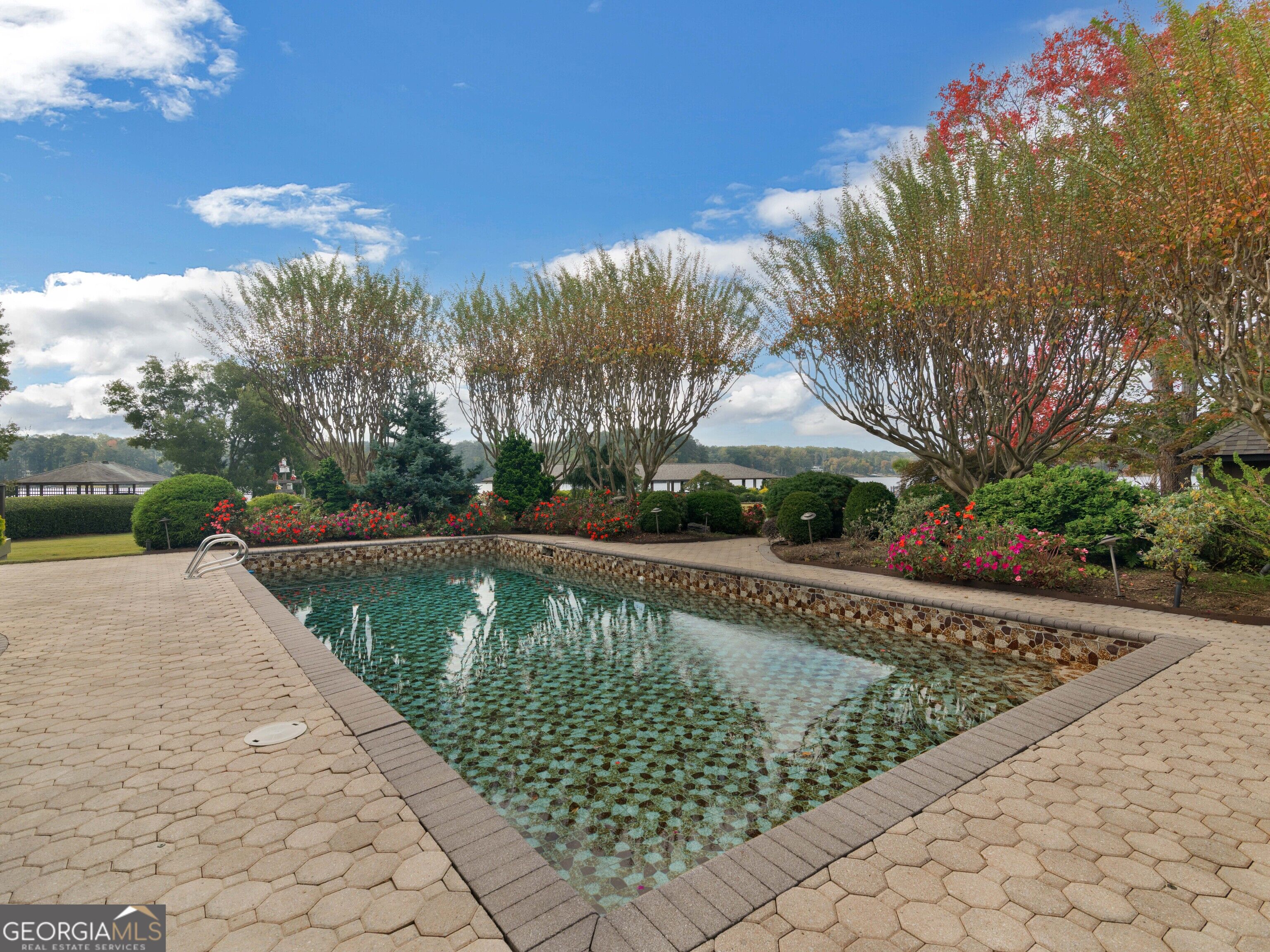 3031 Lake Park Drive