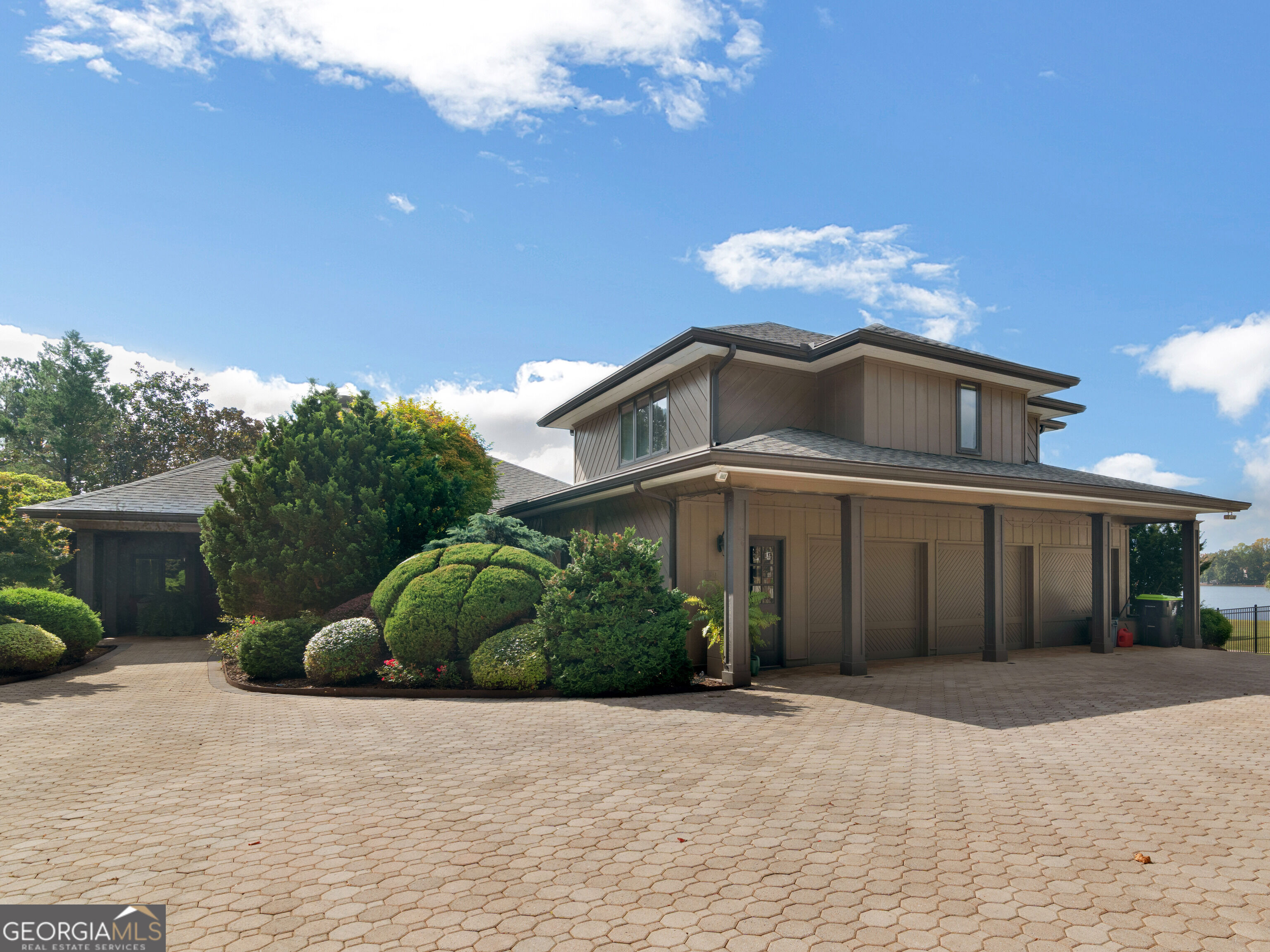 3031 Lake Park Drive