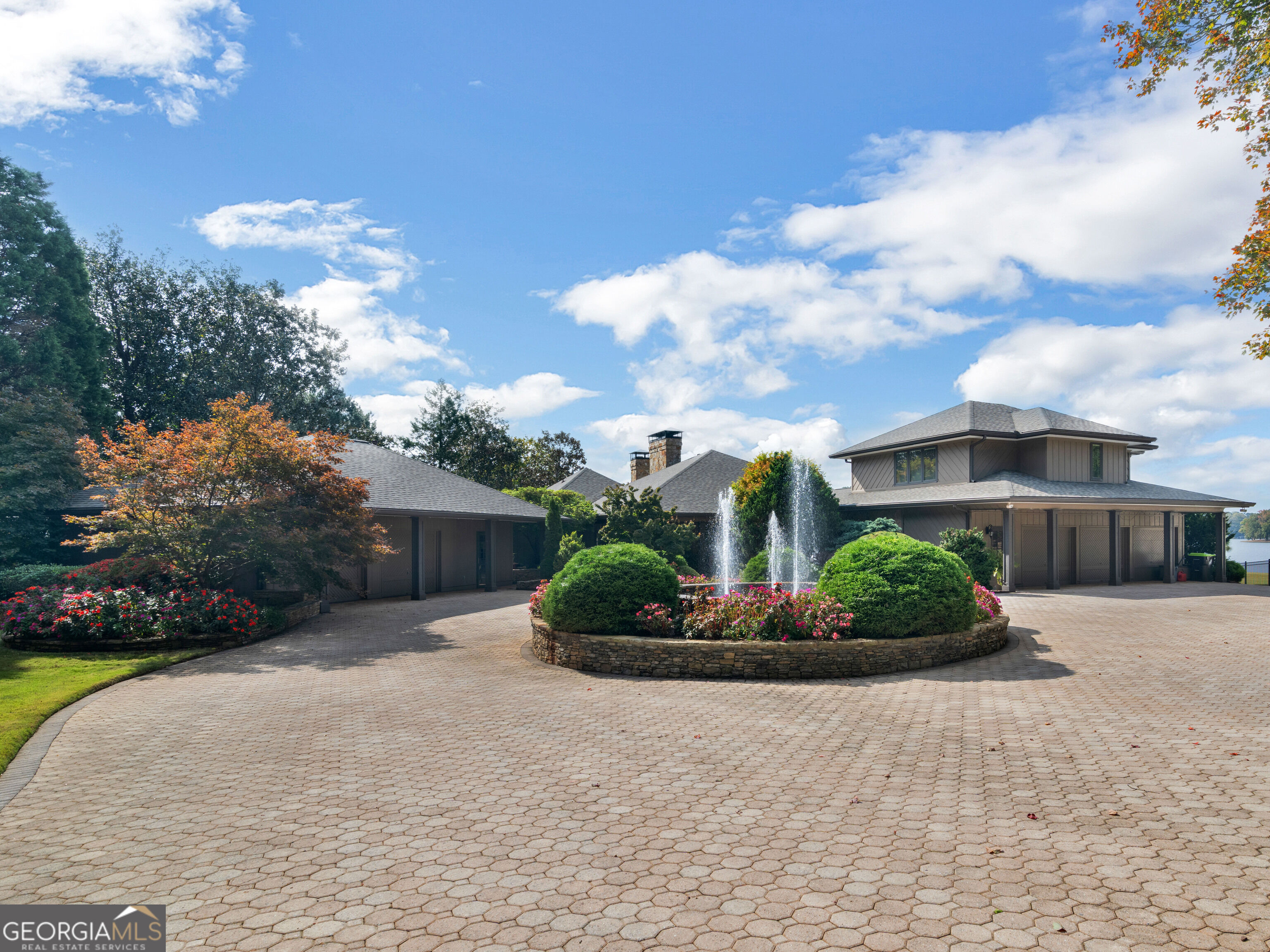 3031 Lake Park Drive