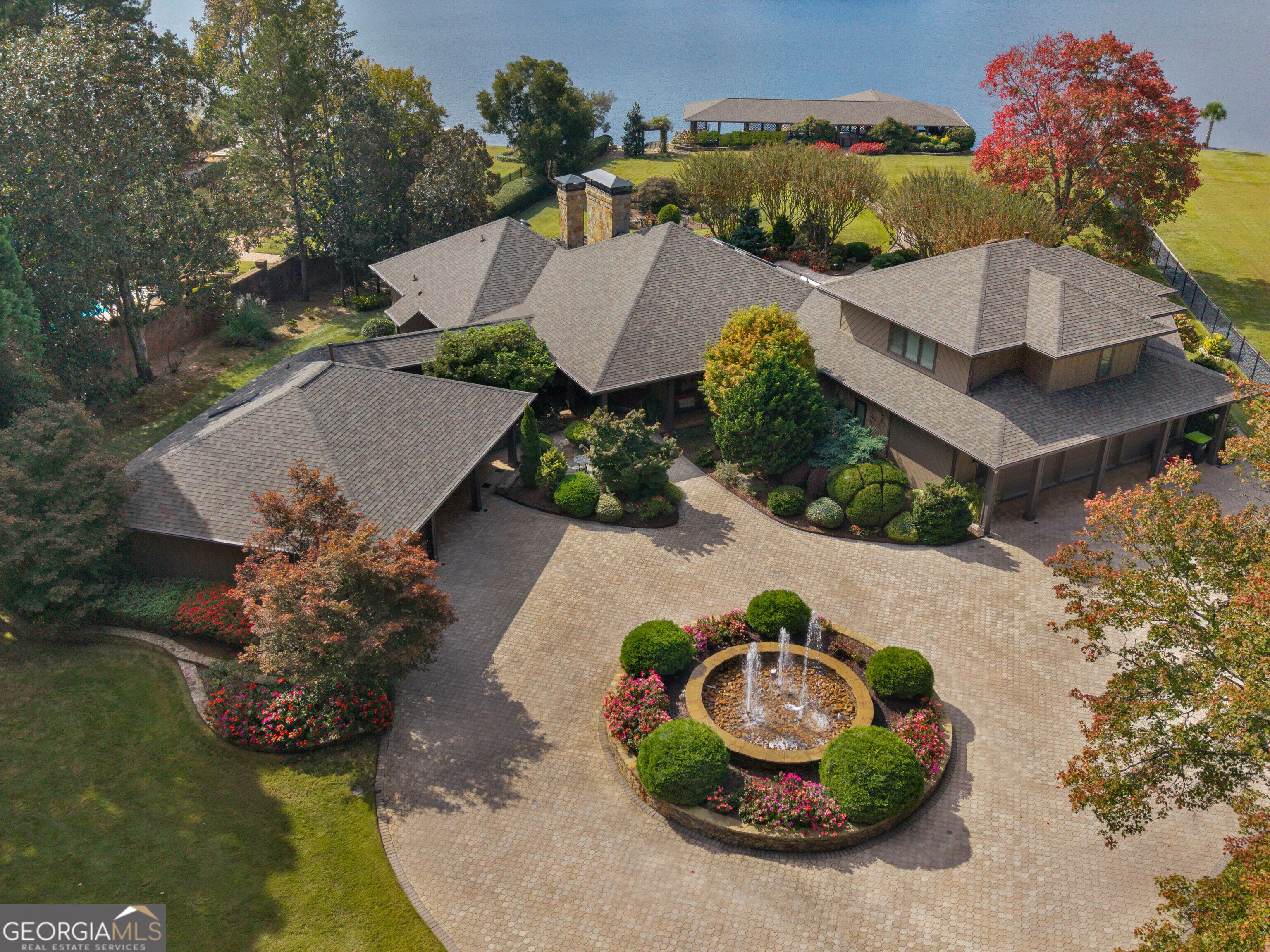 3031 Lake Park Drive