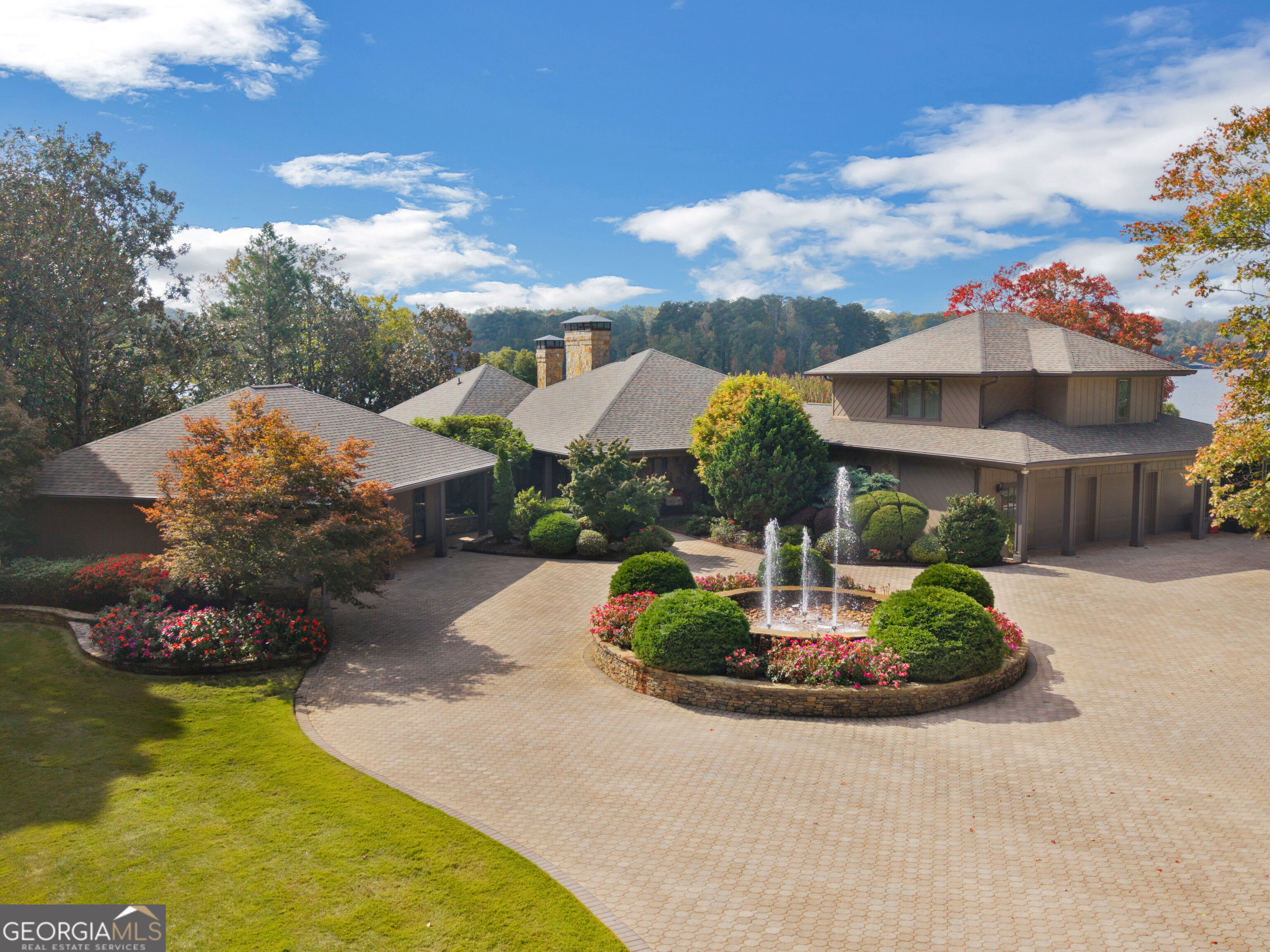 3031 Lake Park Drive