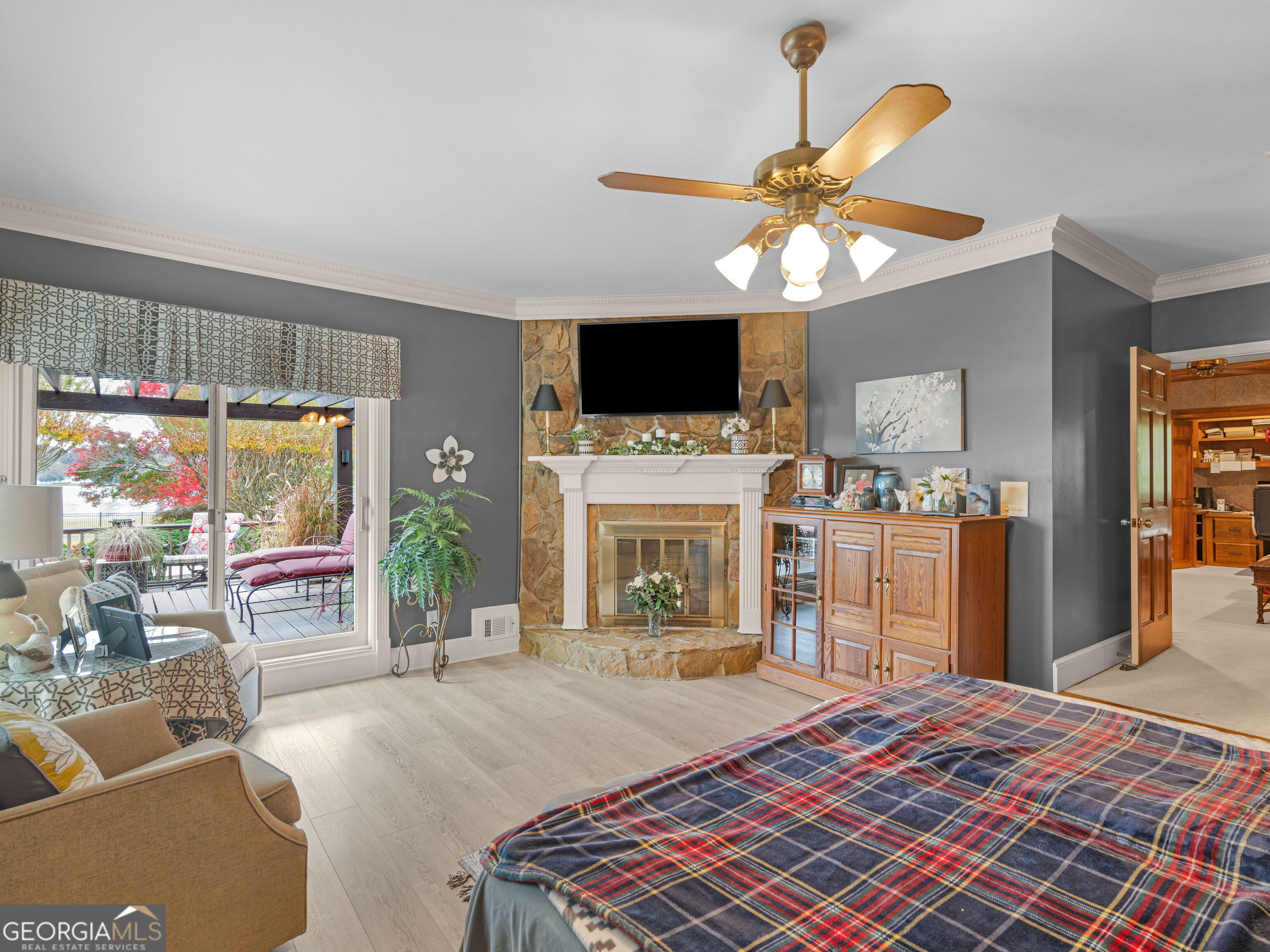 3031 Lake Park Drive