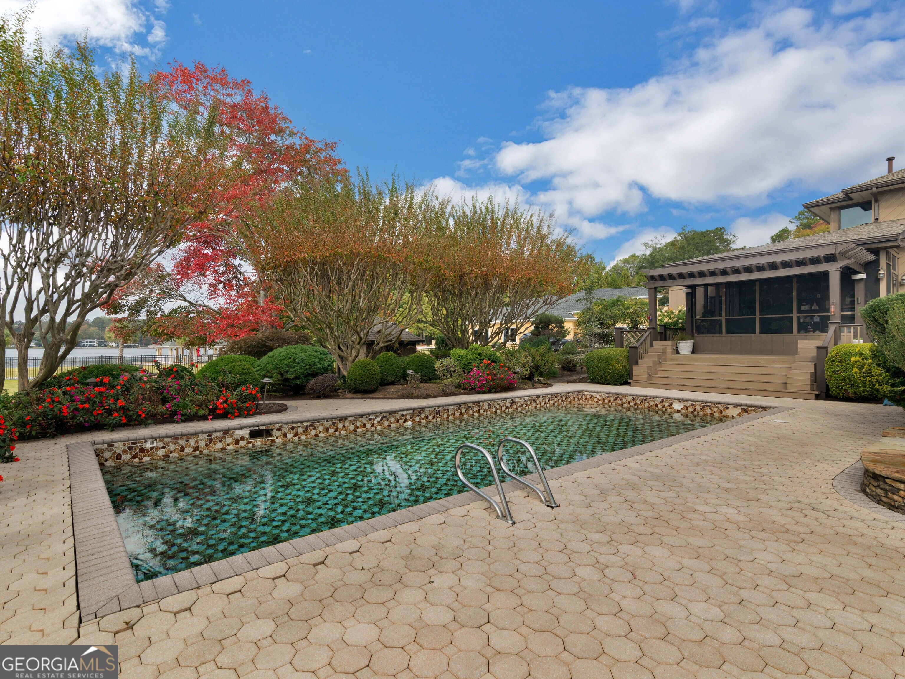 3031 Lake Park Drive