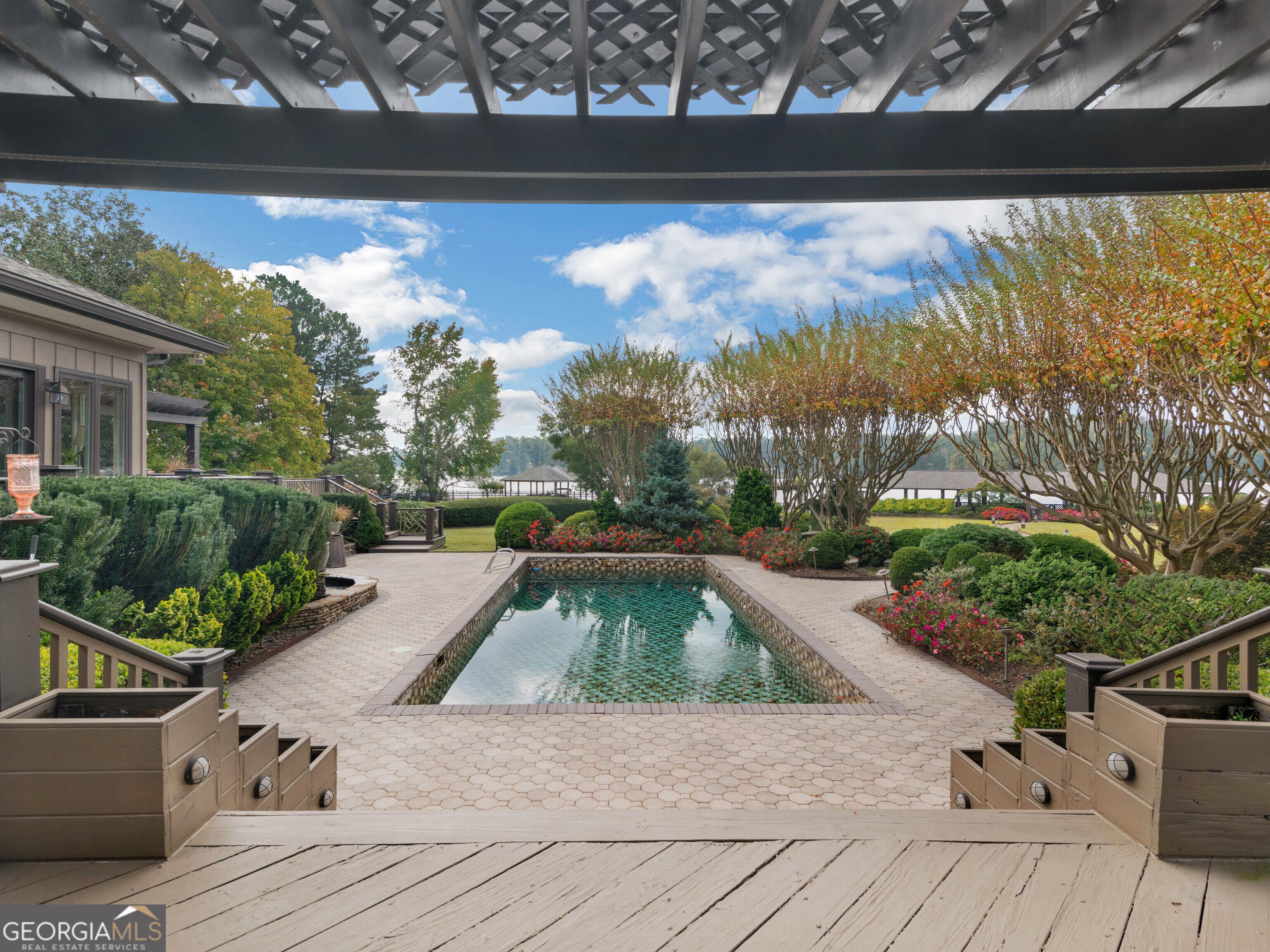 3031 Lake Park Drive