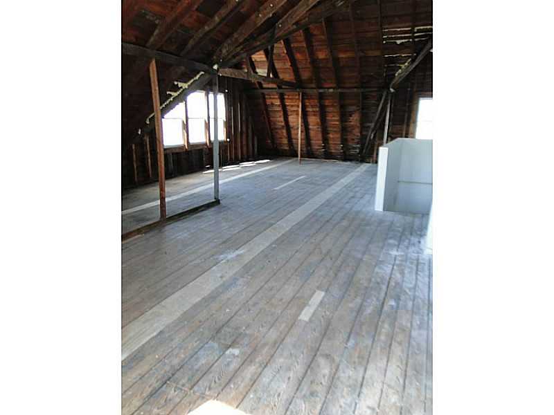 22 THURSTON Avenue B