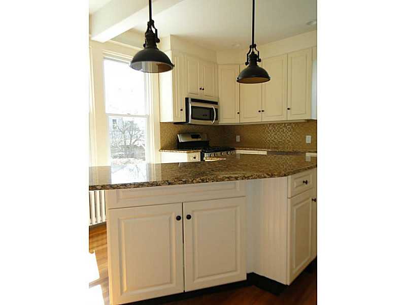 22 THURSTON Avenue B