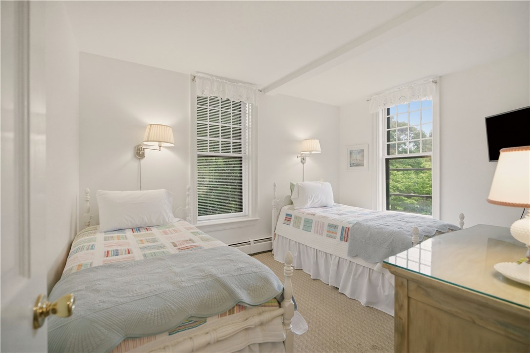 158 Narragansett Avenue I