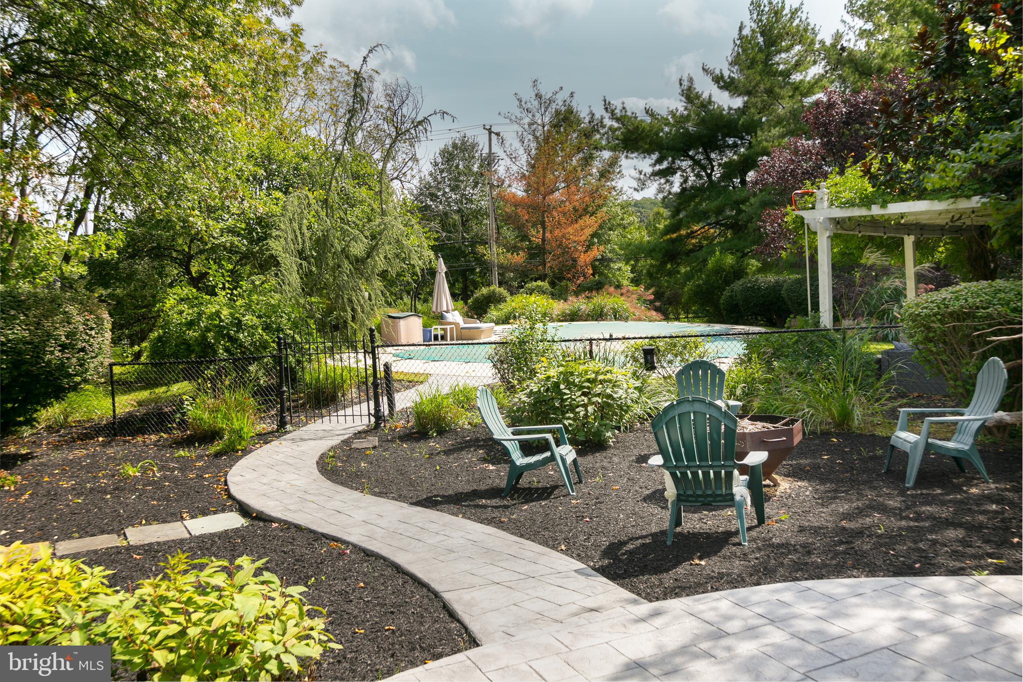 511 Stonecroft LANE