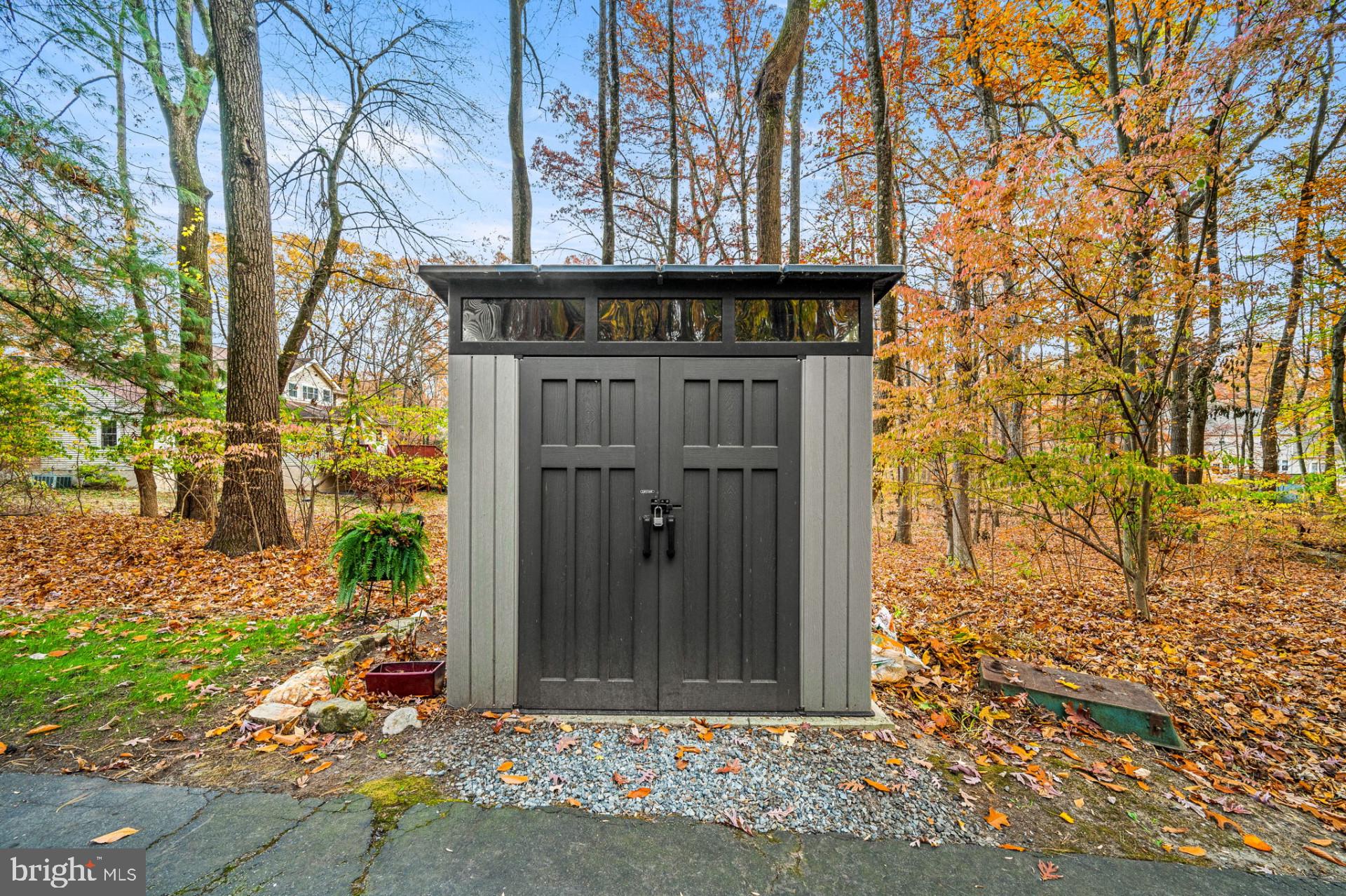 6 Spruce Rd