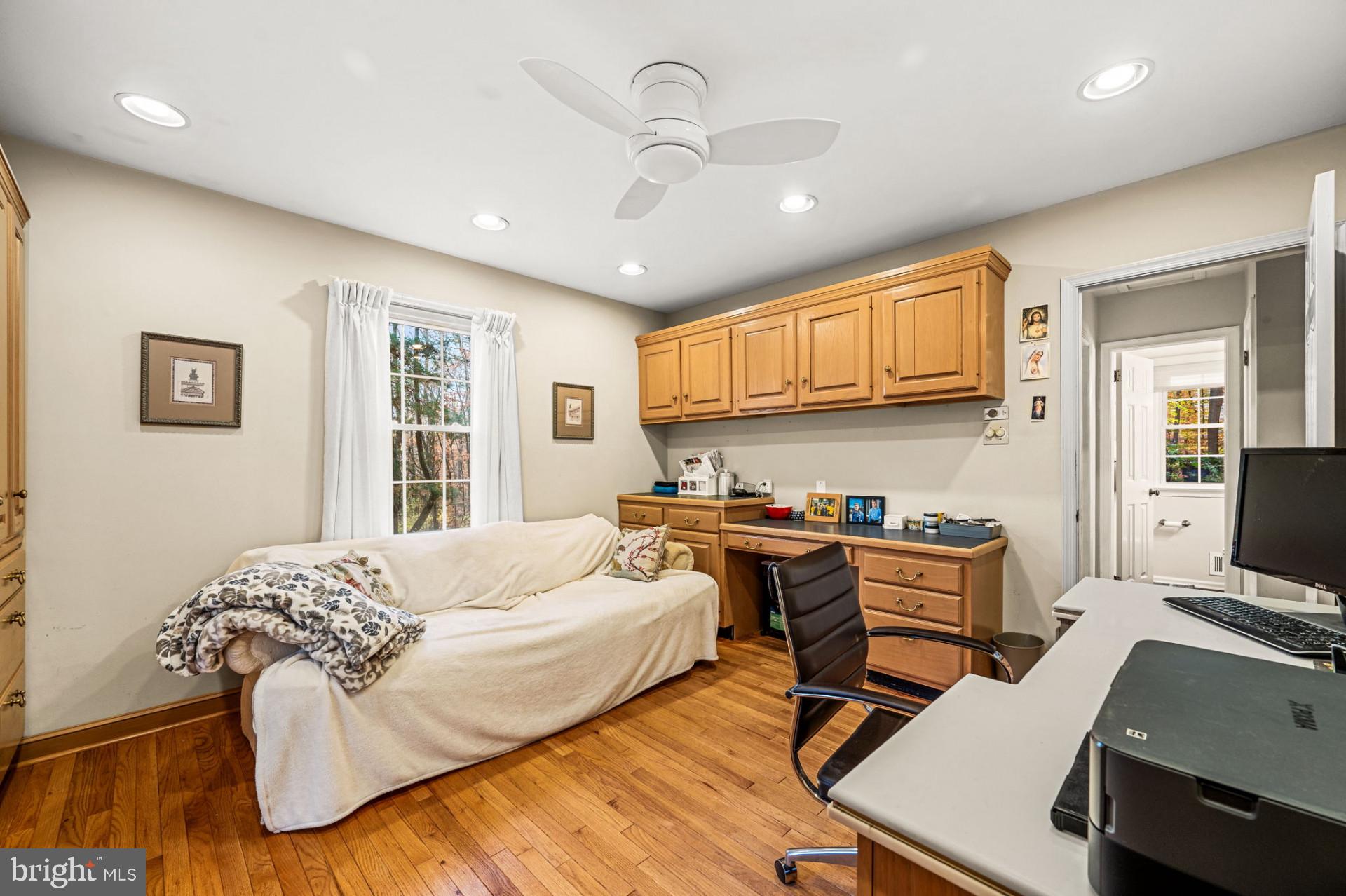 6 Spruce Rd