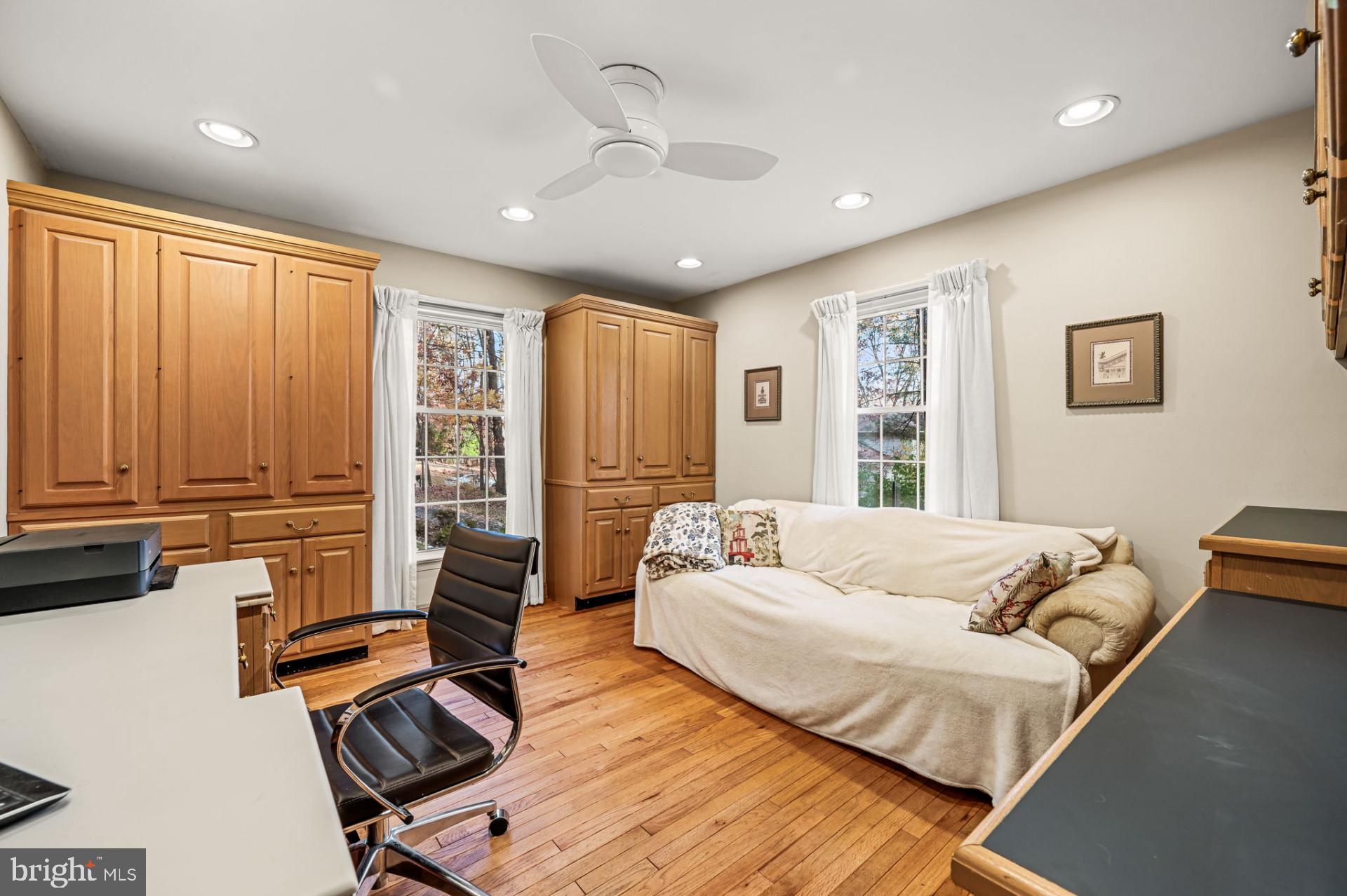 6 Spruce Rd