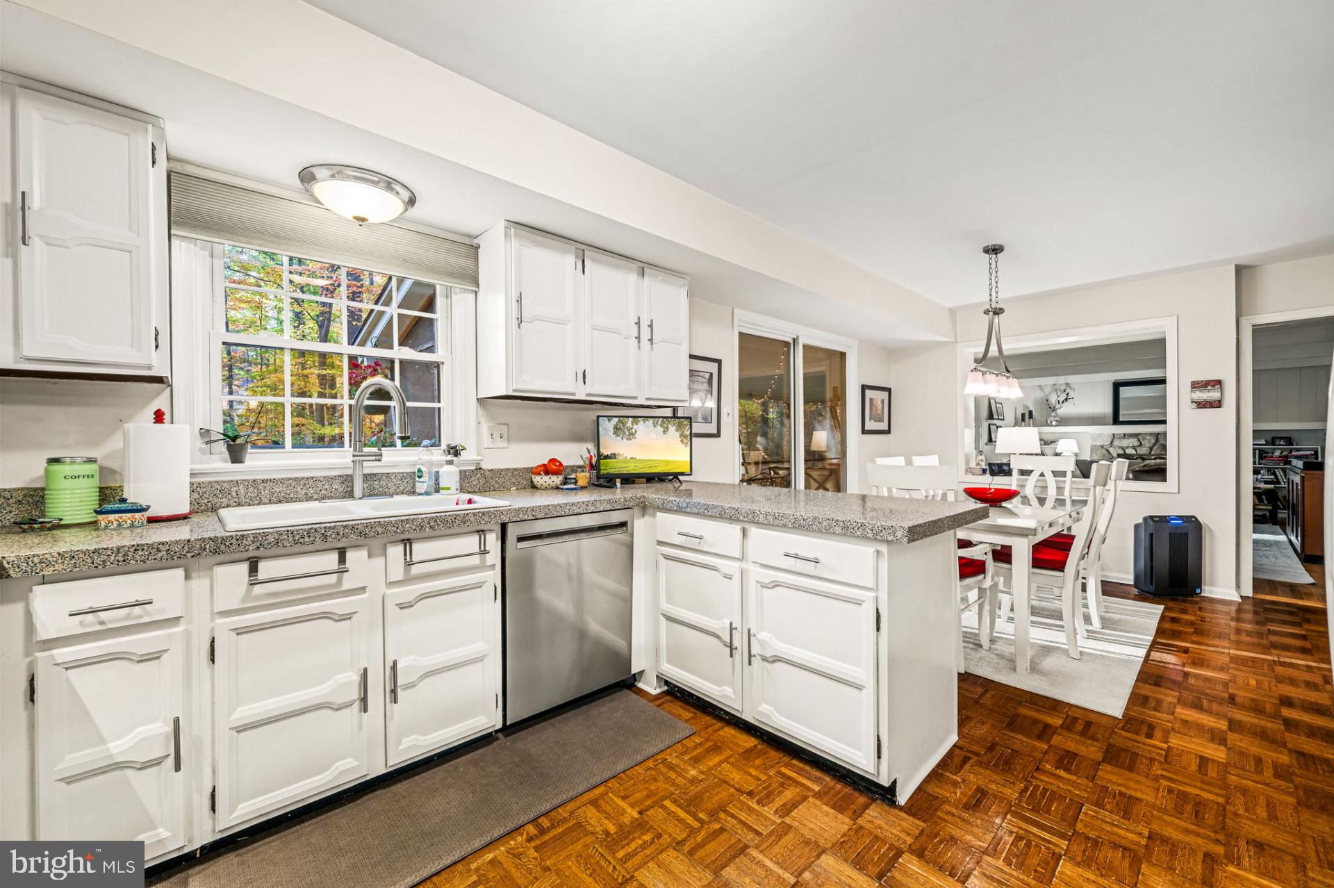 6 Spruce Rd
