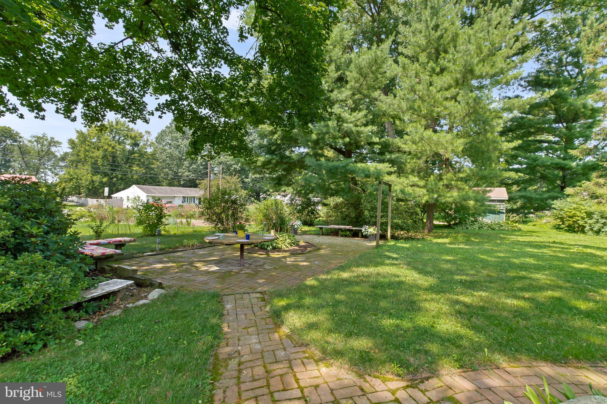 1407 & 1409 New Holland Pike