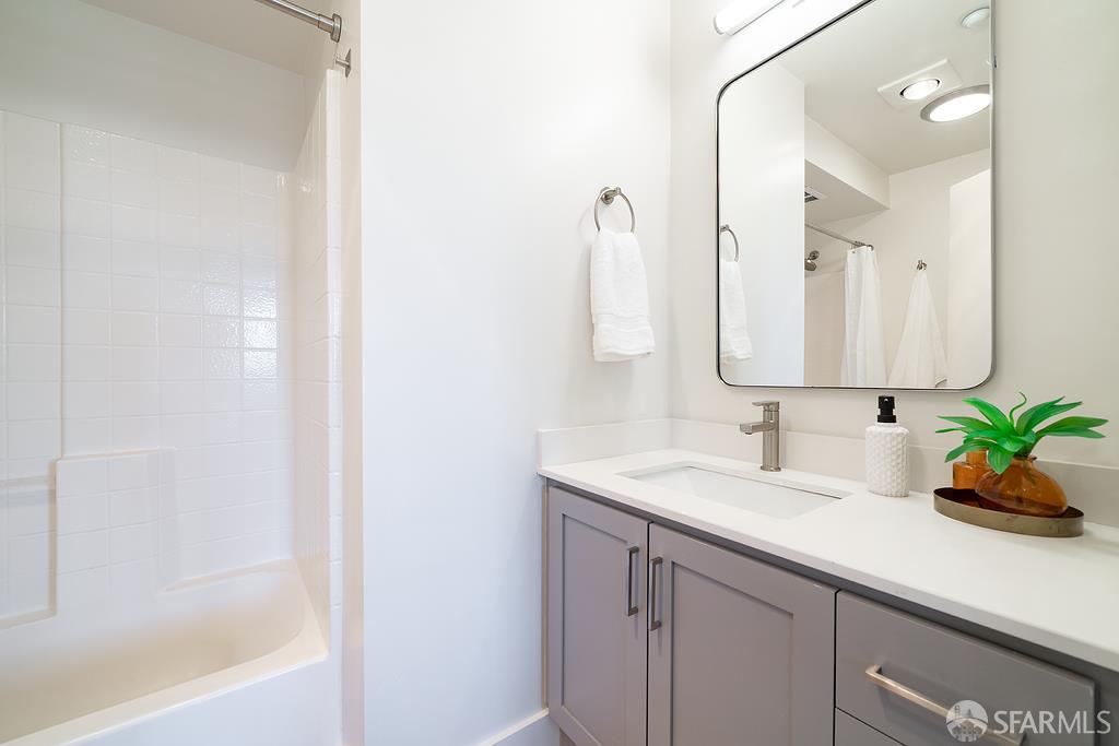 4811 Telegraph Avenue # 206
