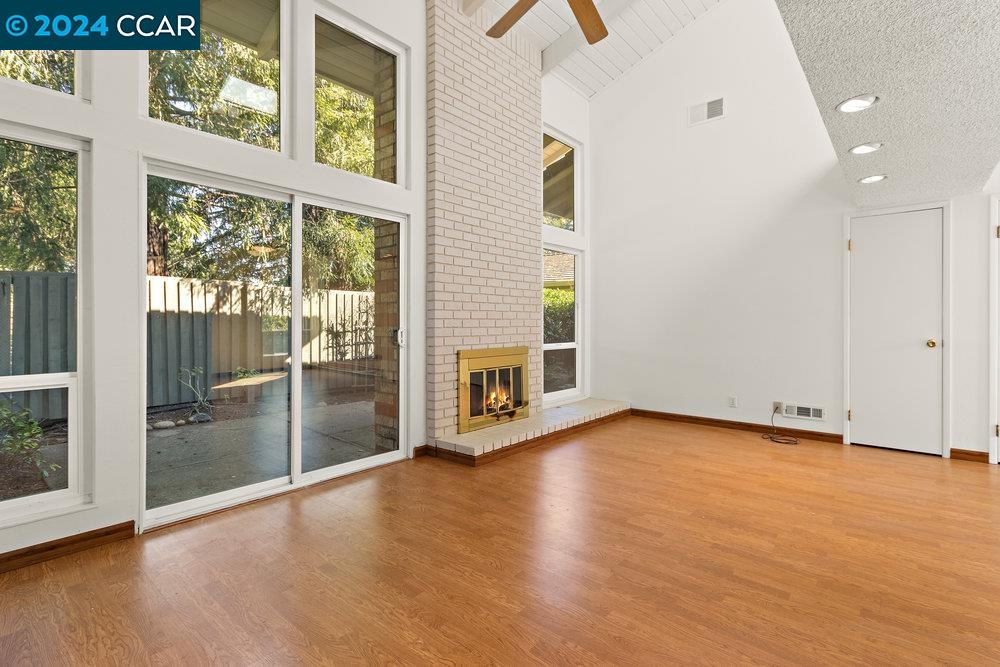 86 Rolling Green Cir