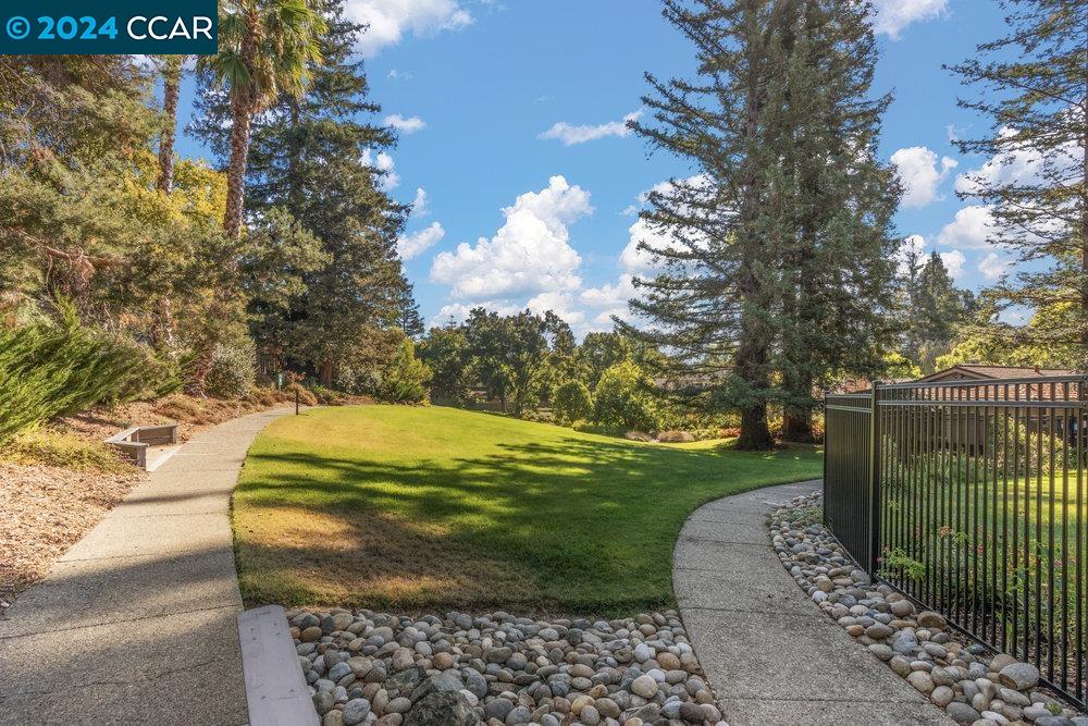 86 Rolling Green Cir