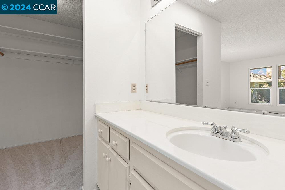 86 Rolling Green Cir