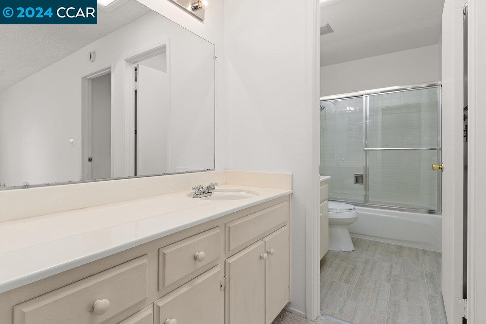 86 Rolling Green Cir