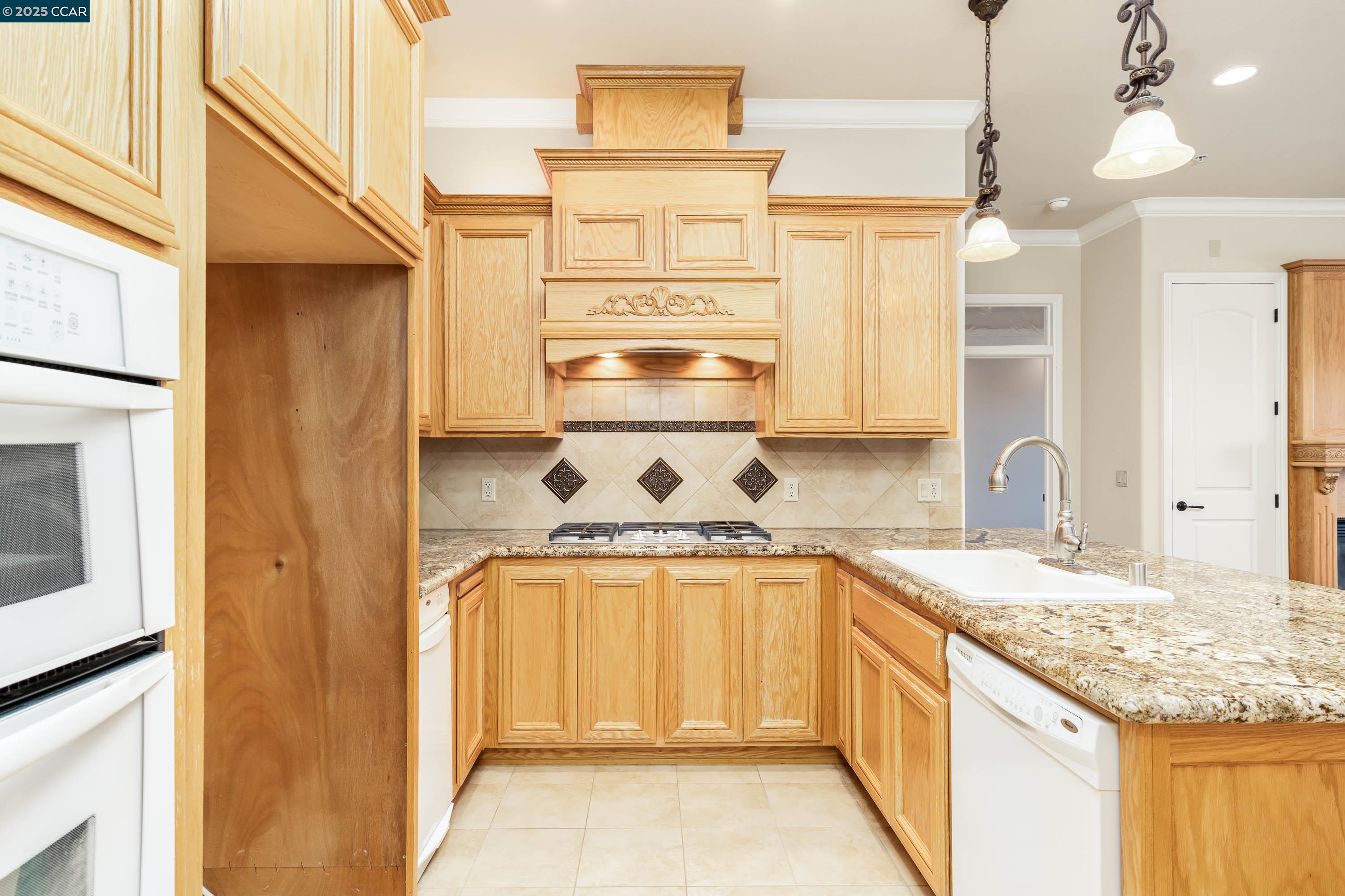 1146 Waltz Ct