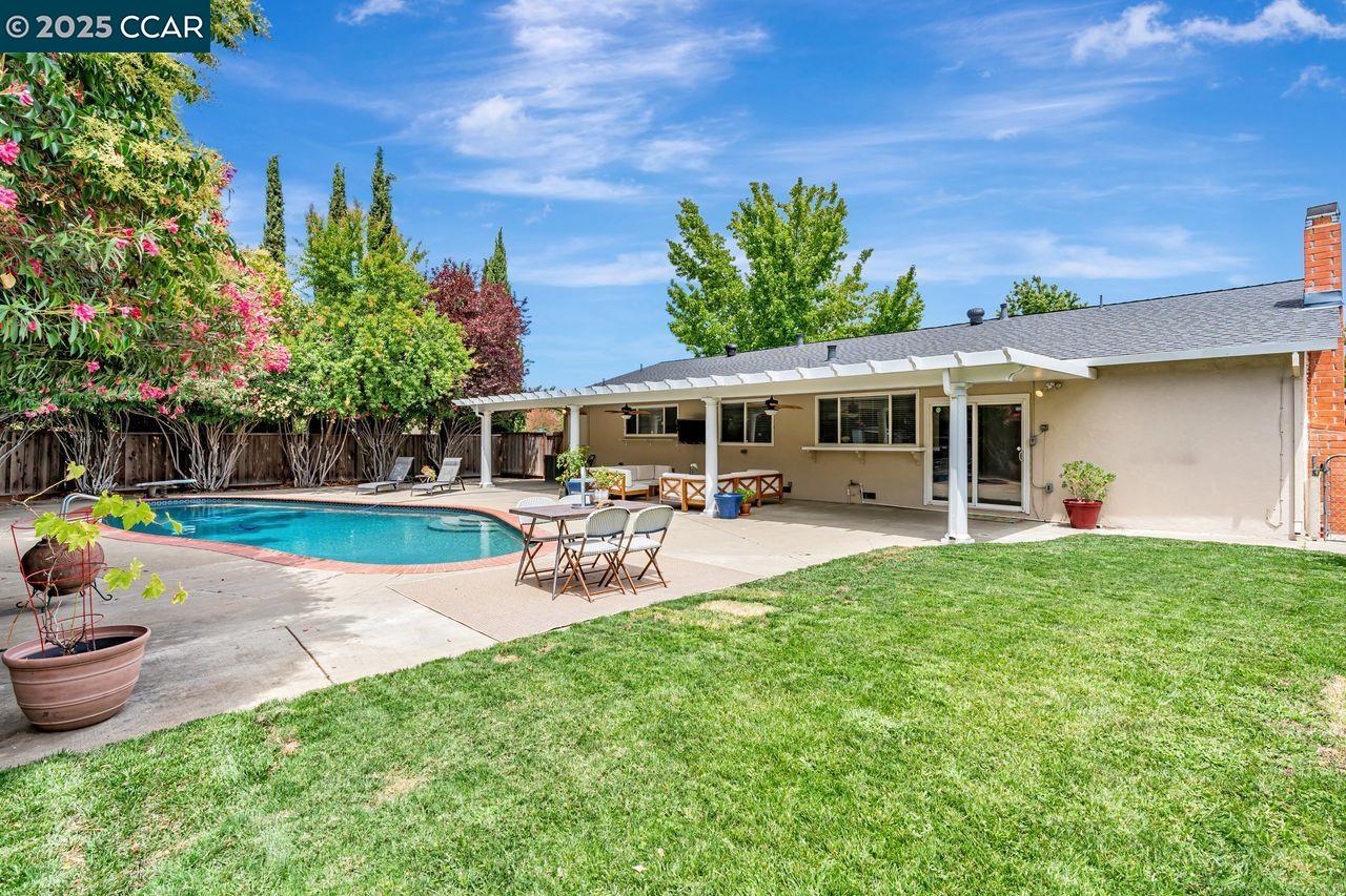 3812 Fernwood Ct