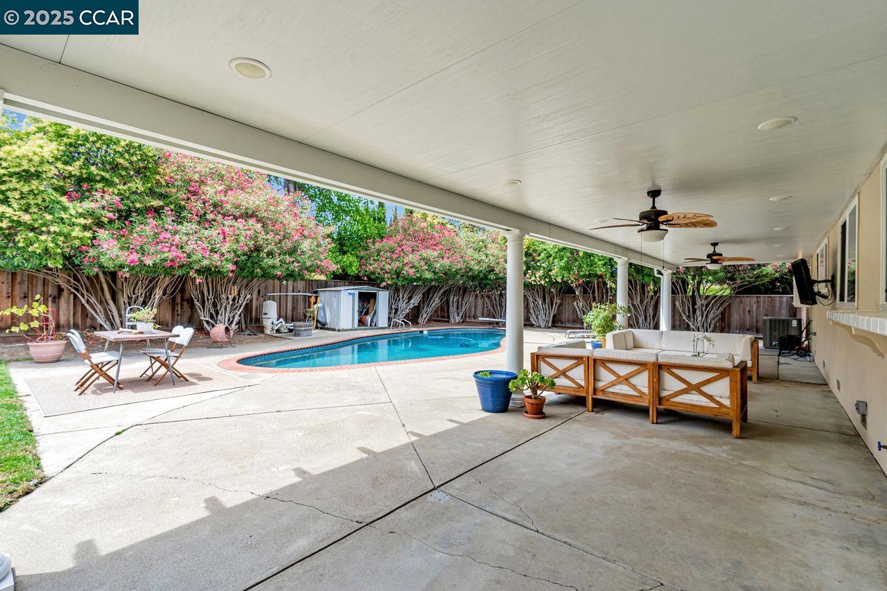 3812 Fernwood Ct