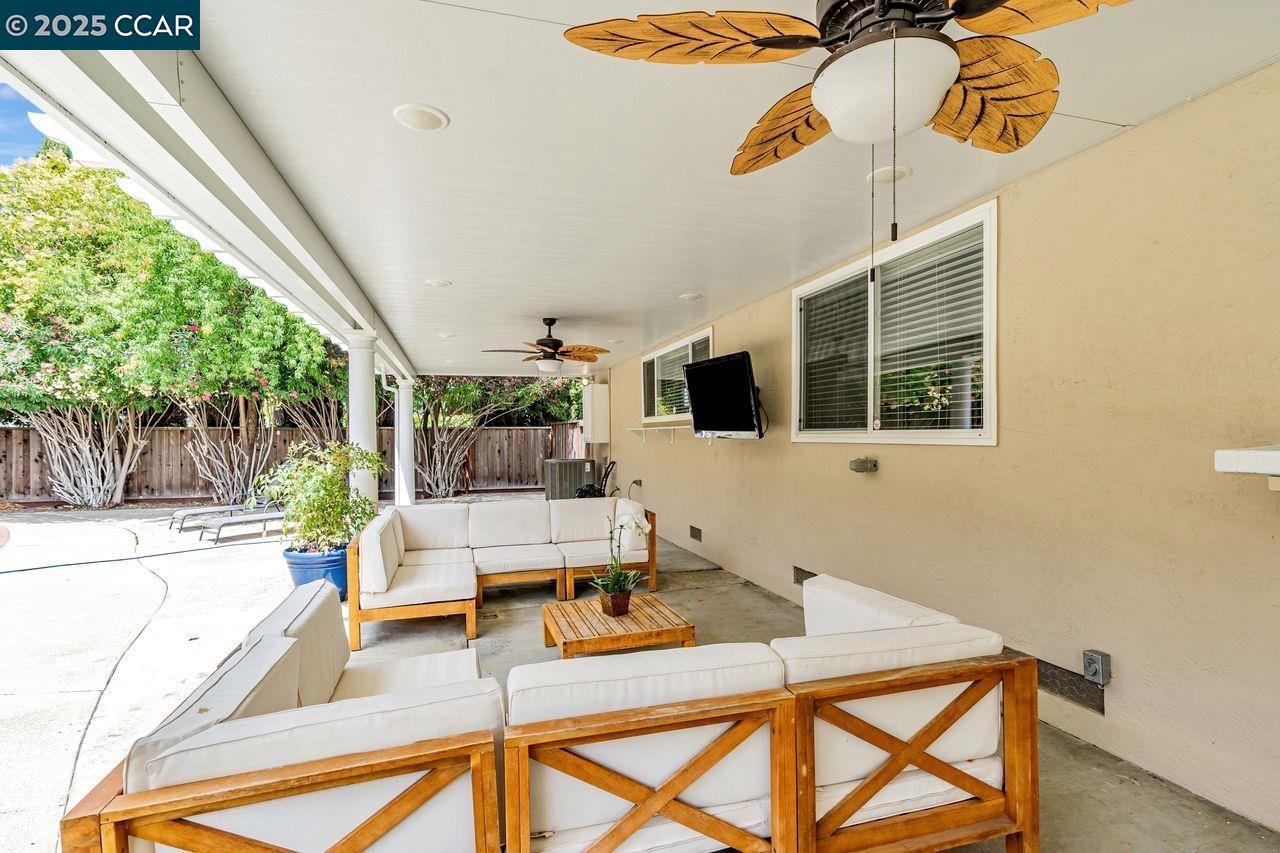 3812 Fernwood Ct
