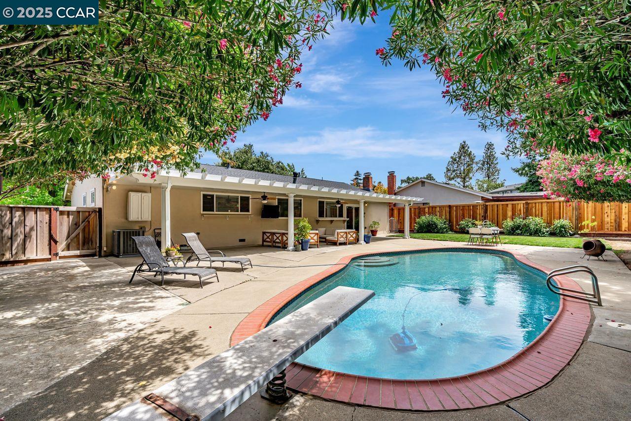 3812 Fernwood Ct