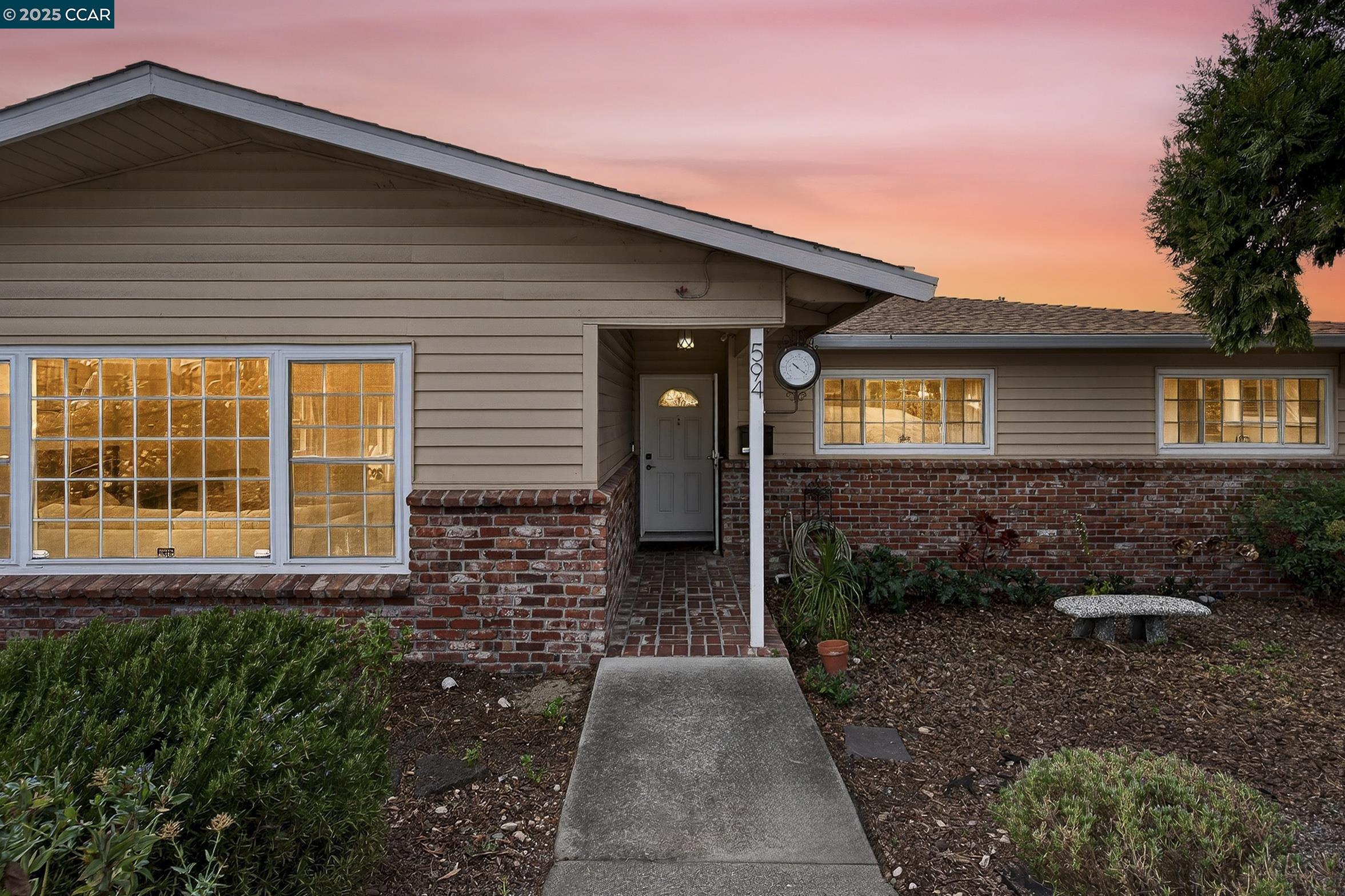 594 Summit Dr