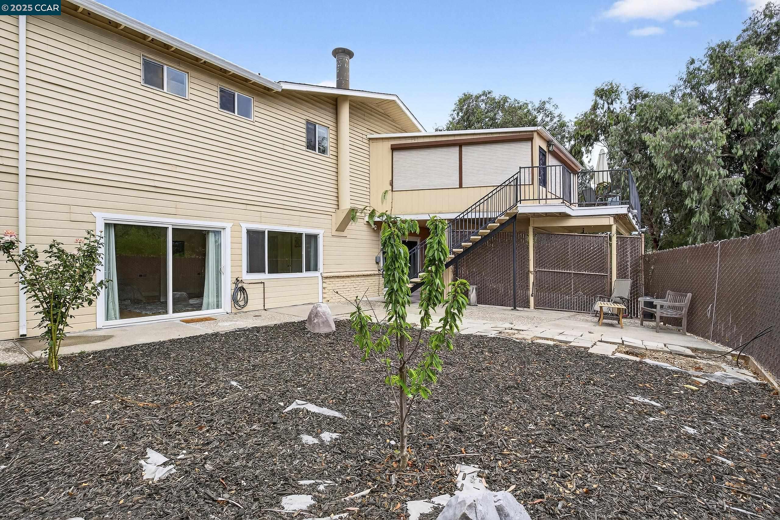 594 Summit Dr