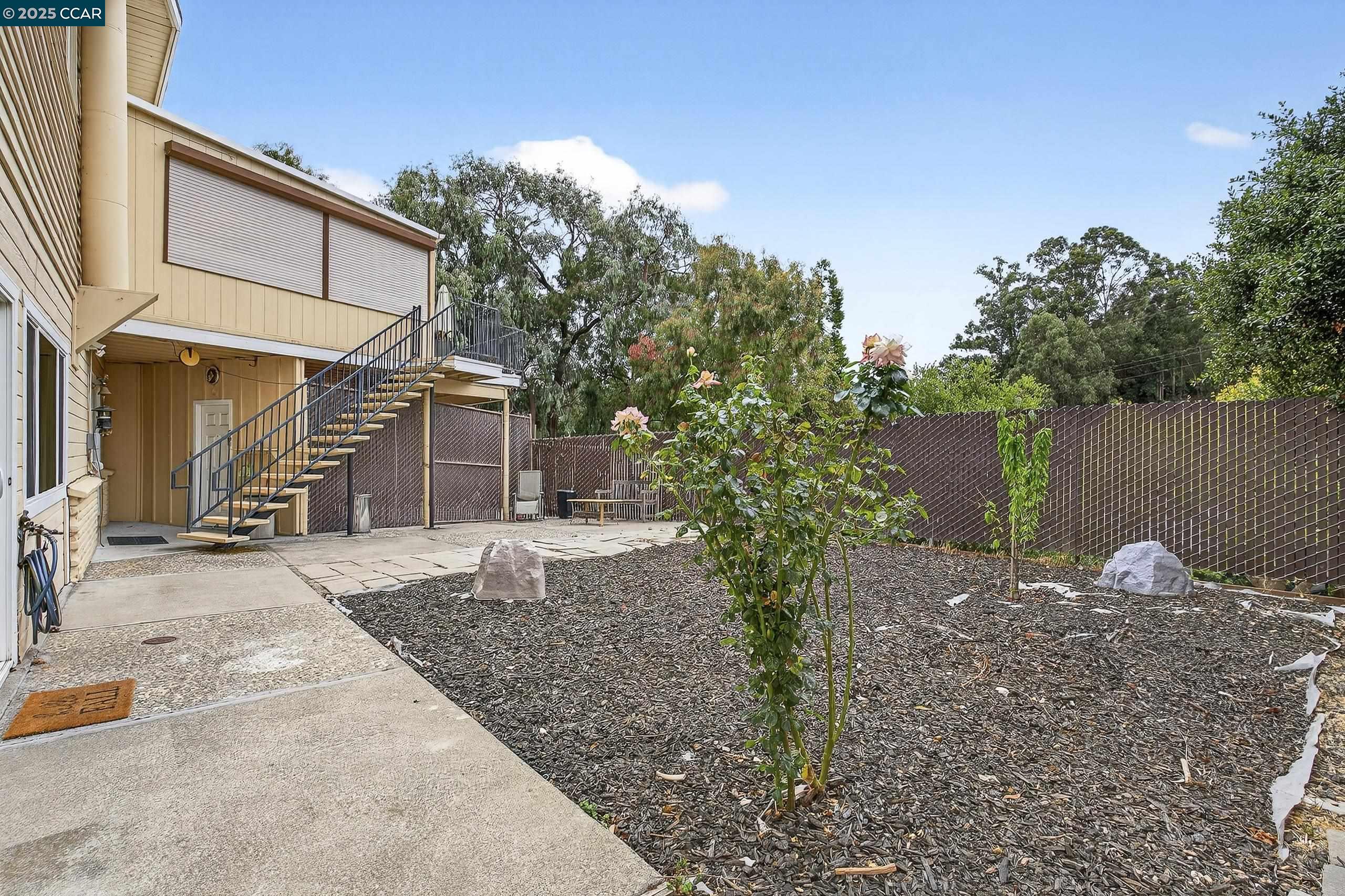594 Summit Dr