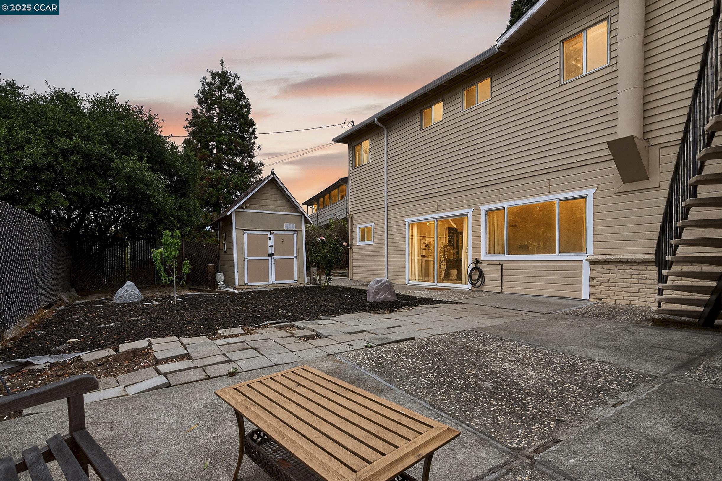594 Summit Dr