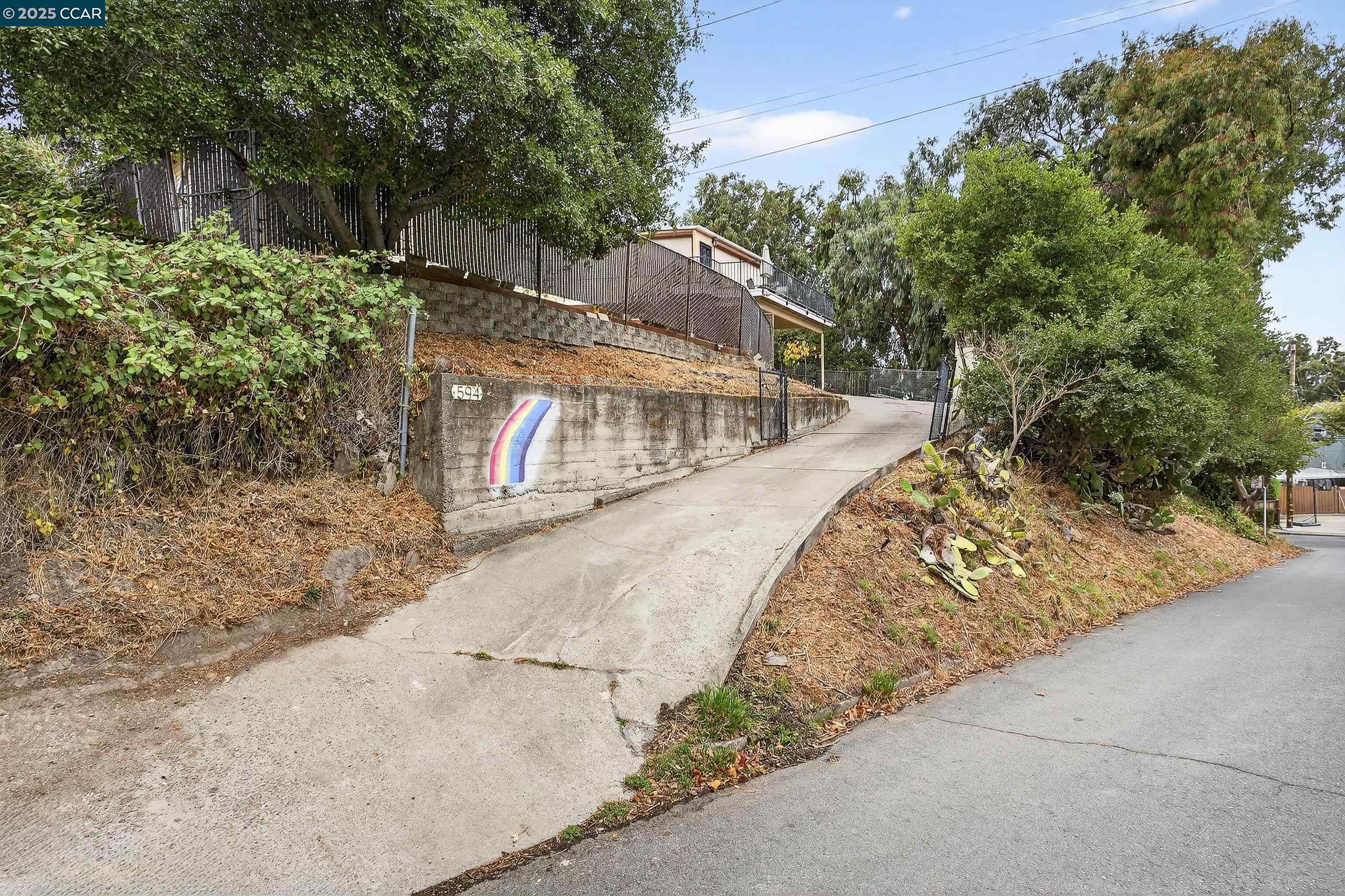 594 Summit Dr