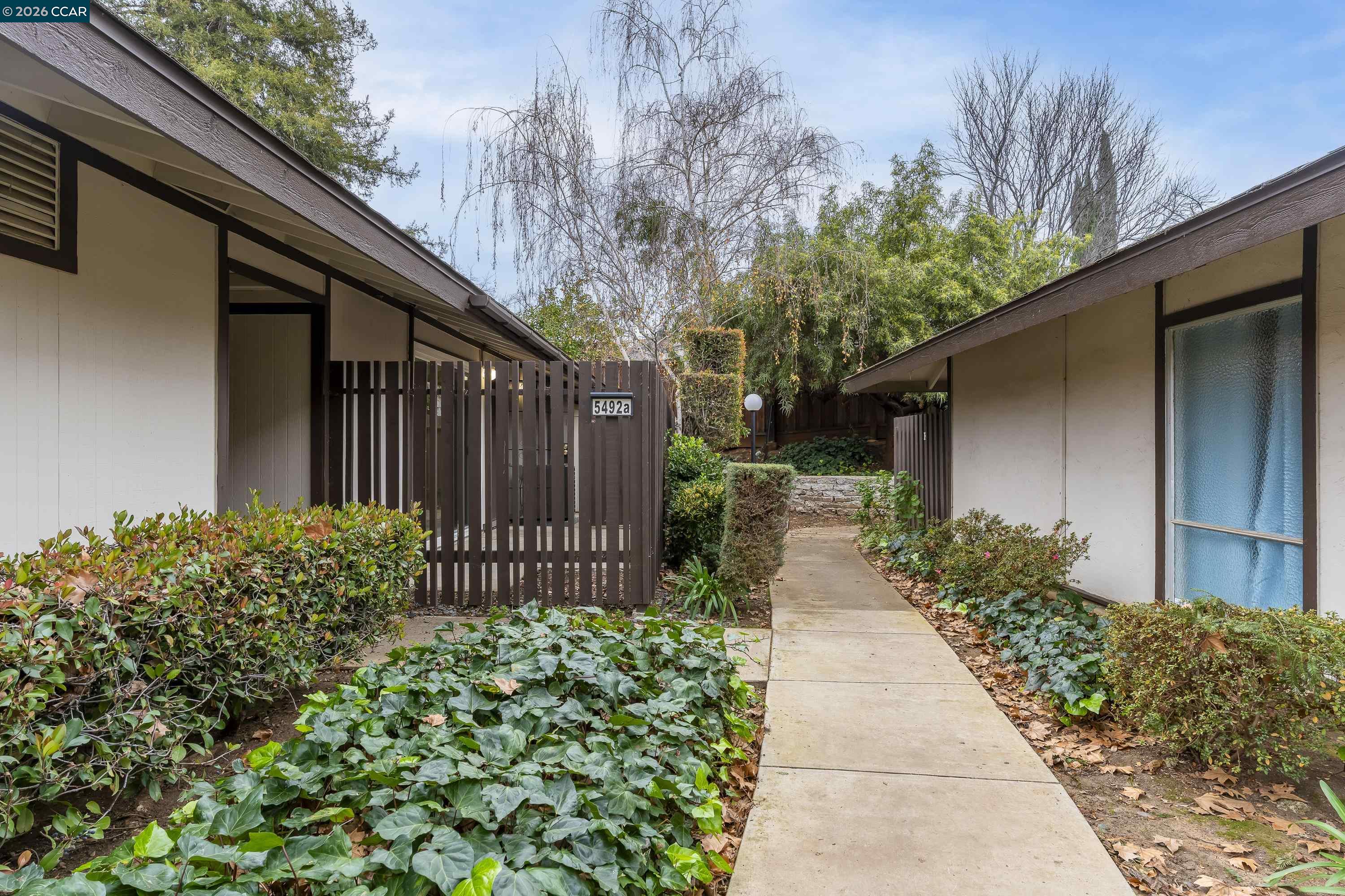 5492 Roundtree Dr # A