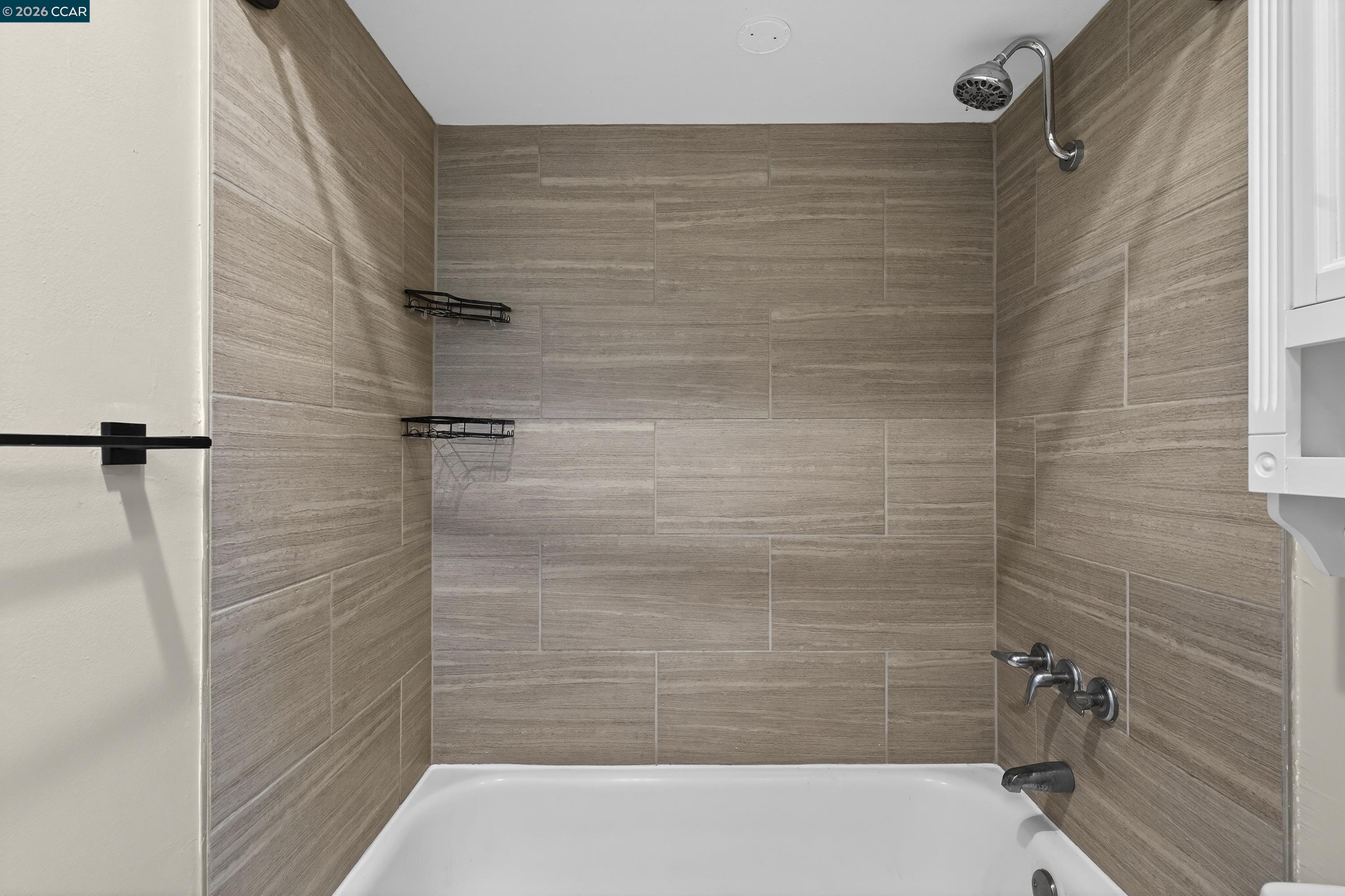 5492 Roundtree Dr # A