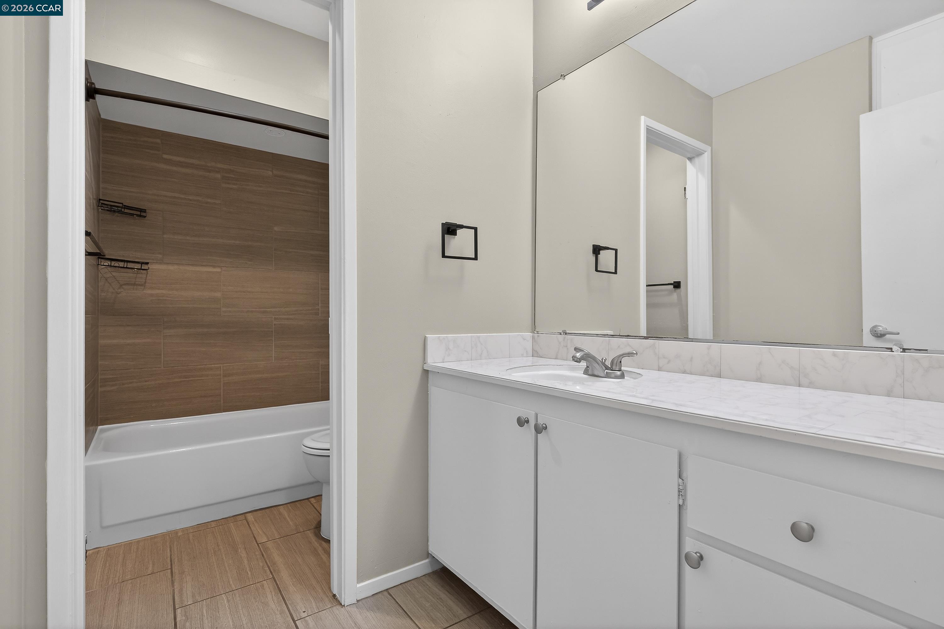 5492 Roundtree Dr # A