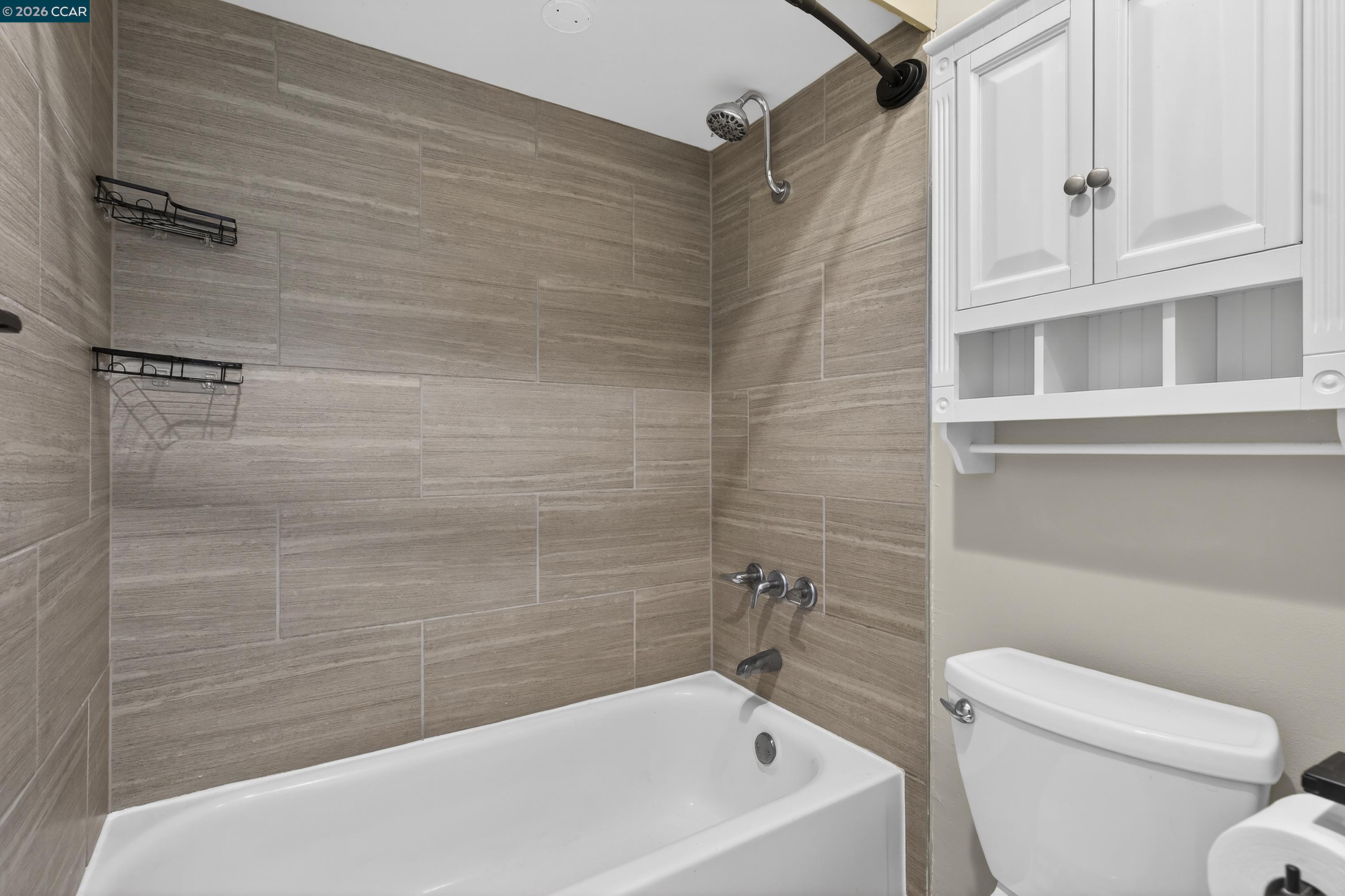 5492 Roundtree Dr # A