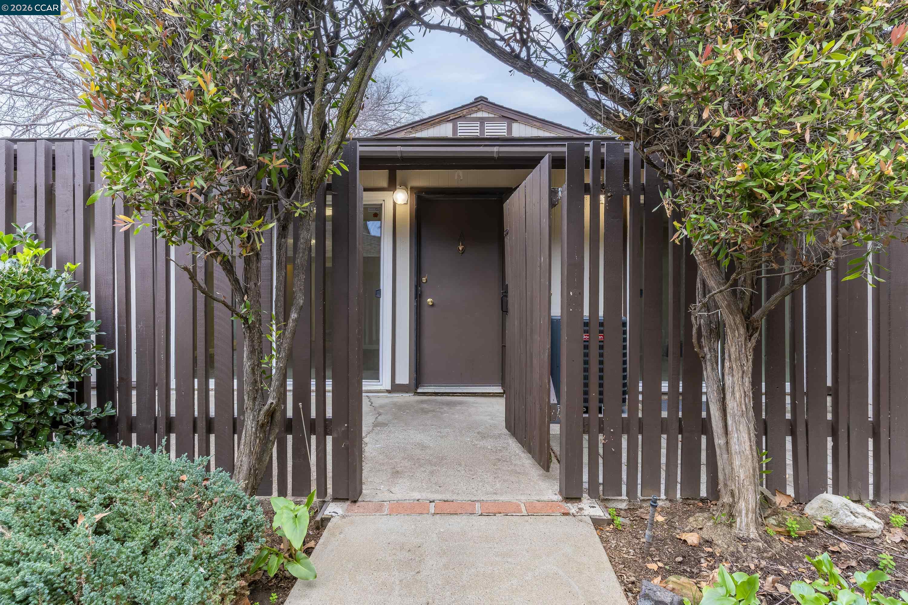 5492 Roundtree Dr # A