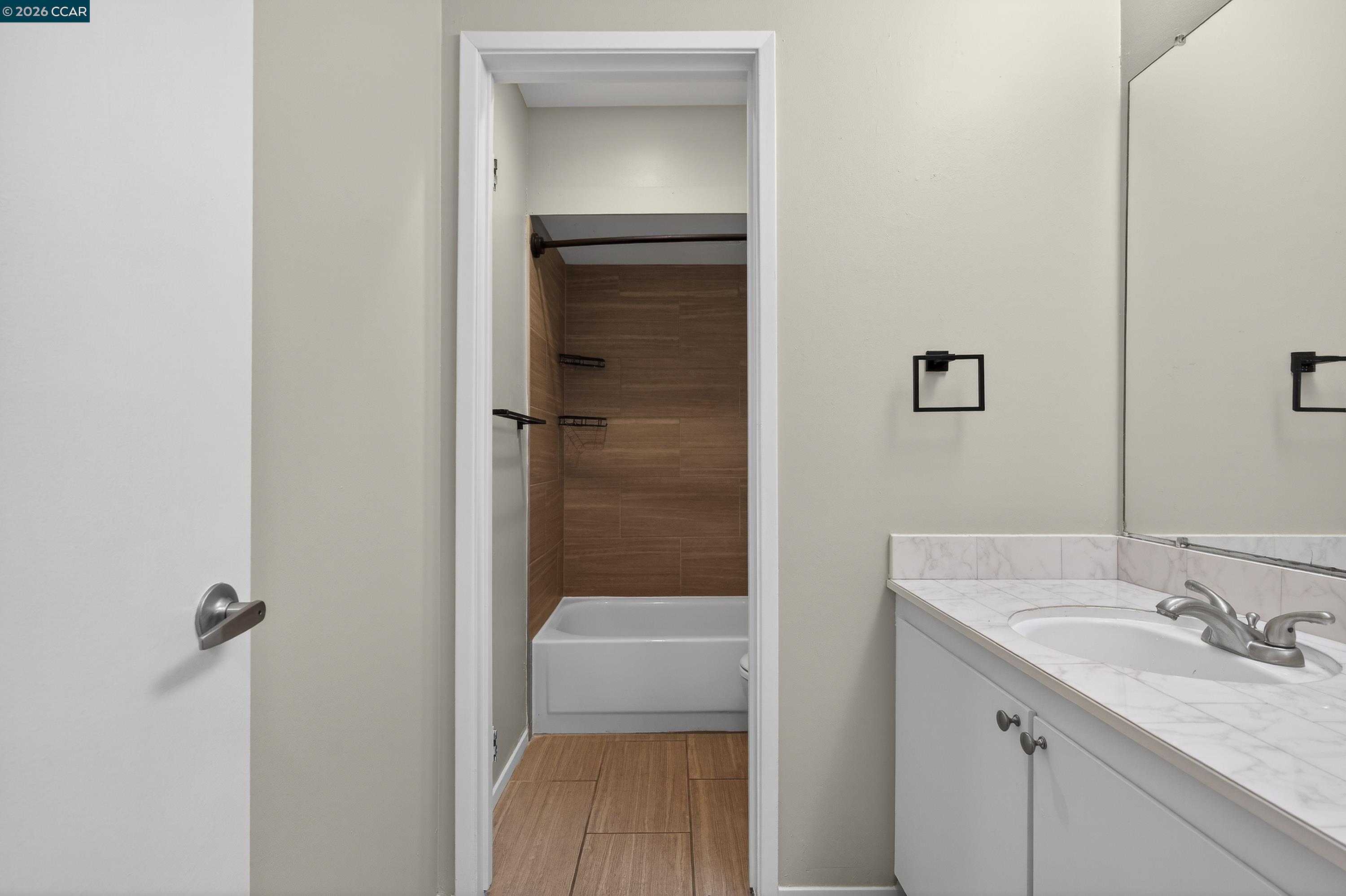 5492 Roundtree Dr # A