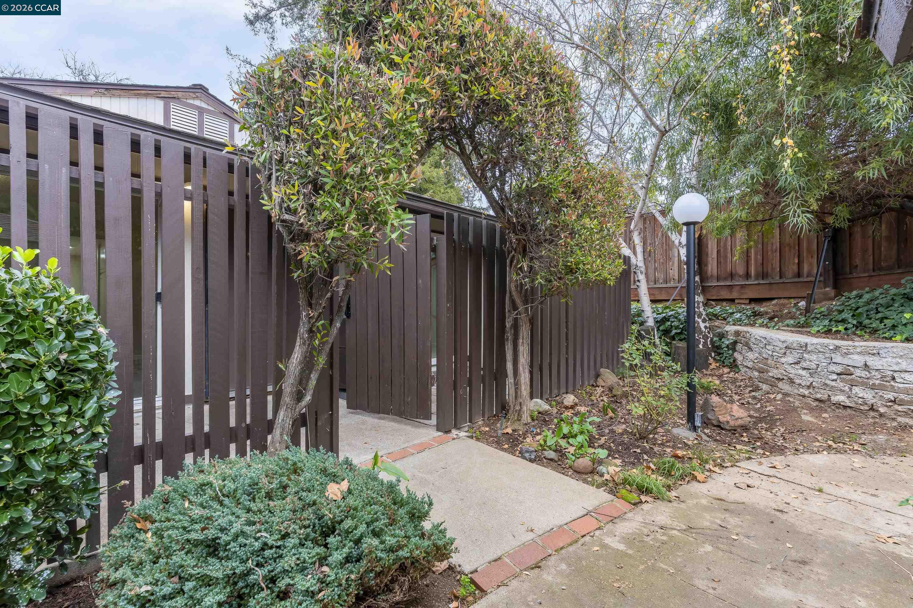 5492 Roundtree Dr # A