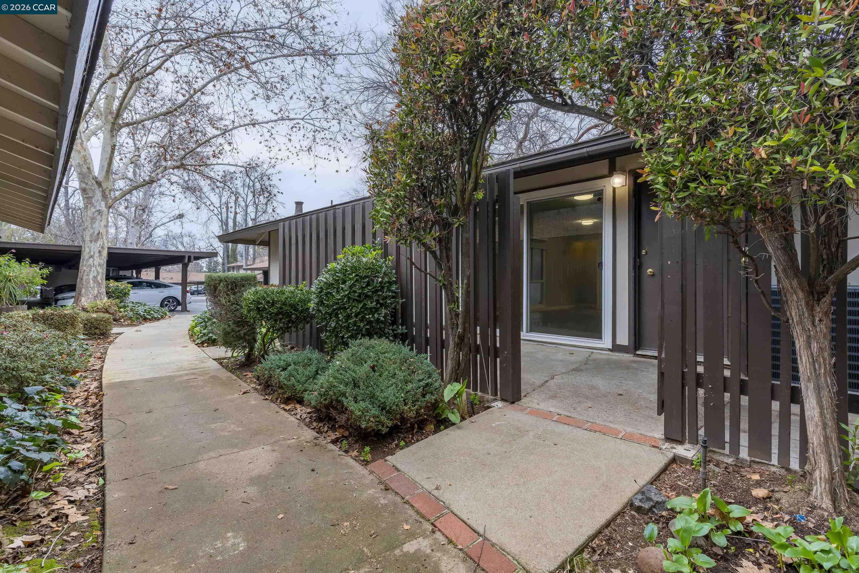 5492 Roundtree Dr # A