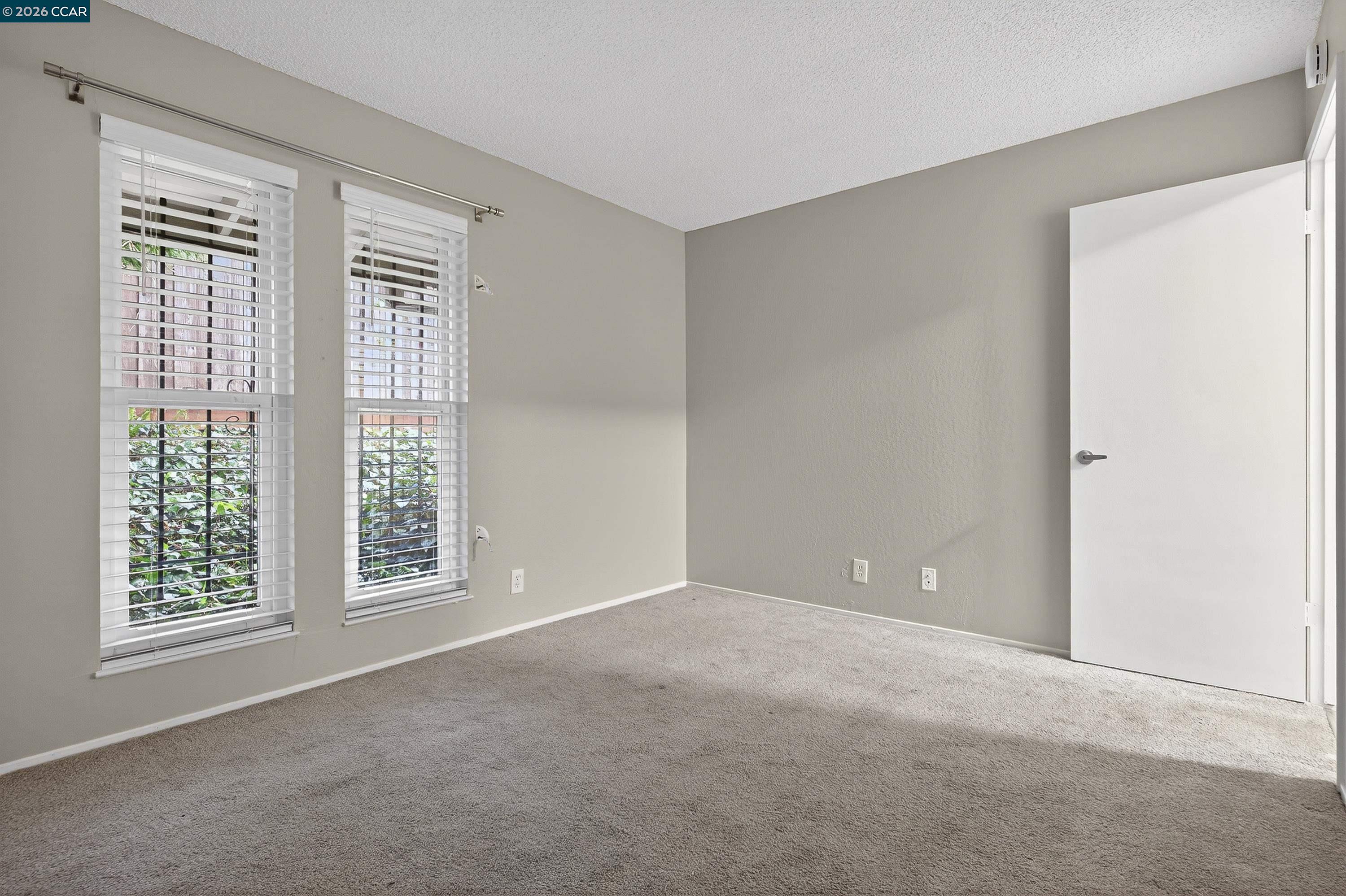 5492 Roundtree Dr # A