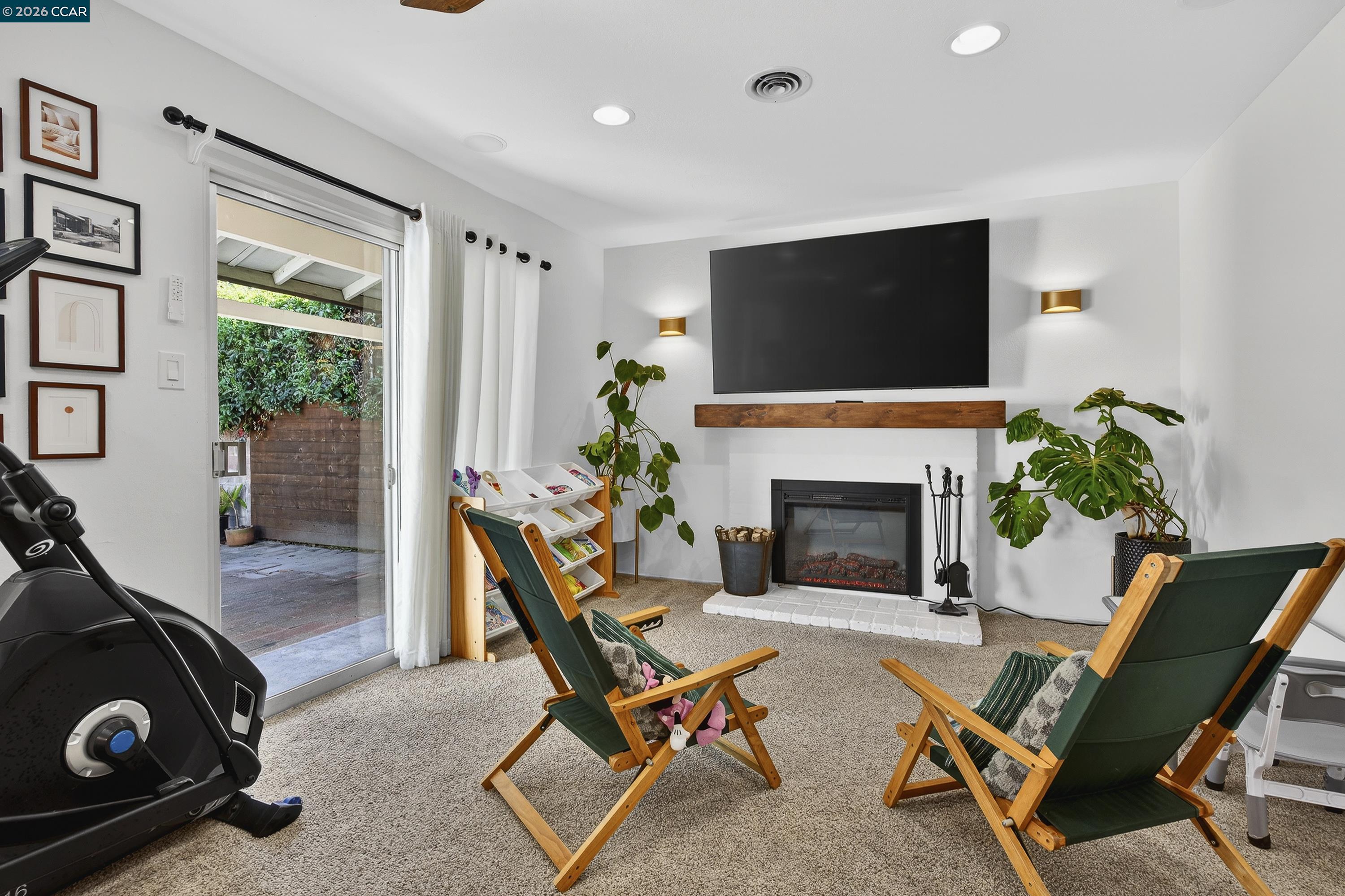 1165 Nob Hill Ave