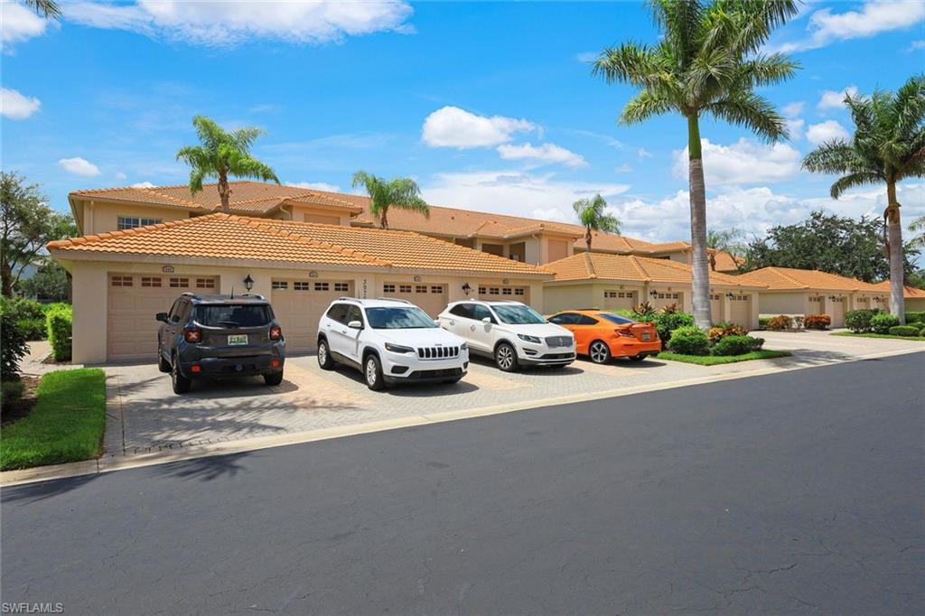 3976 Bishopwood CT E # 201 Unit: 3-201