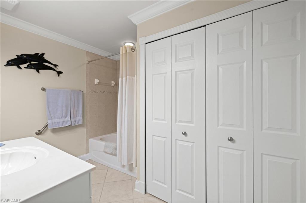 3980 Bishopwood CT E # 102 Unit: 4-102