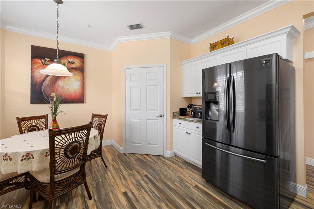 3984 Bishopwood CT E # 206 Unit: 5-206